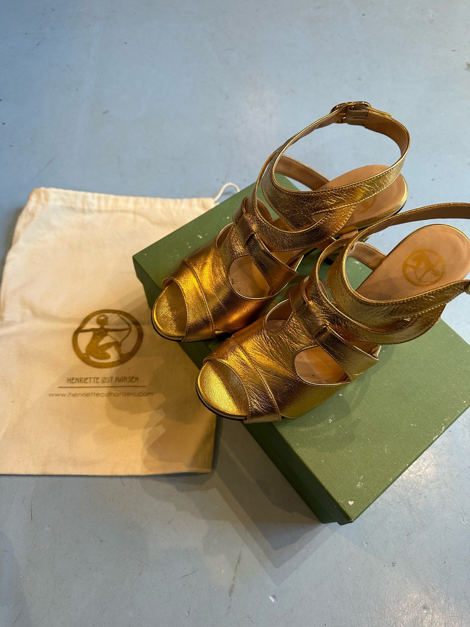 Henriette Øst Hansen Guldhorn Stilet