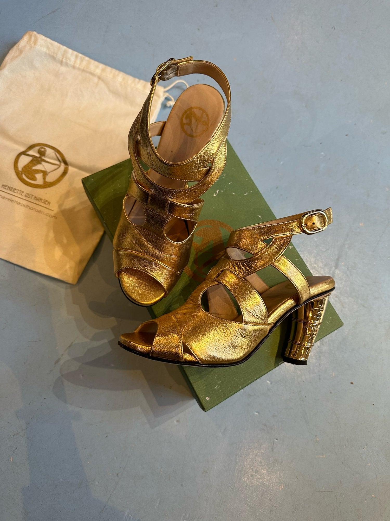 Henriette Øst Hansen Guldhorn Stilet