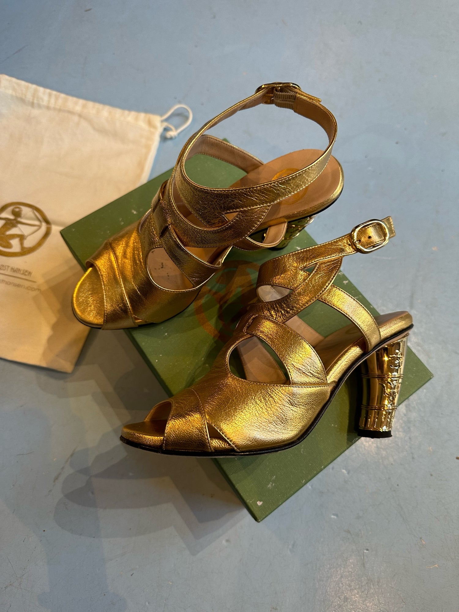 Henriette Øst Hansen Guldhorn Stilet