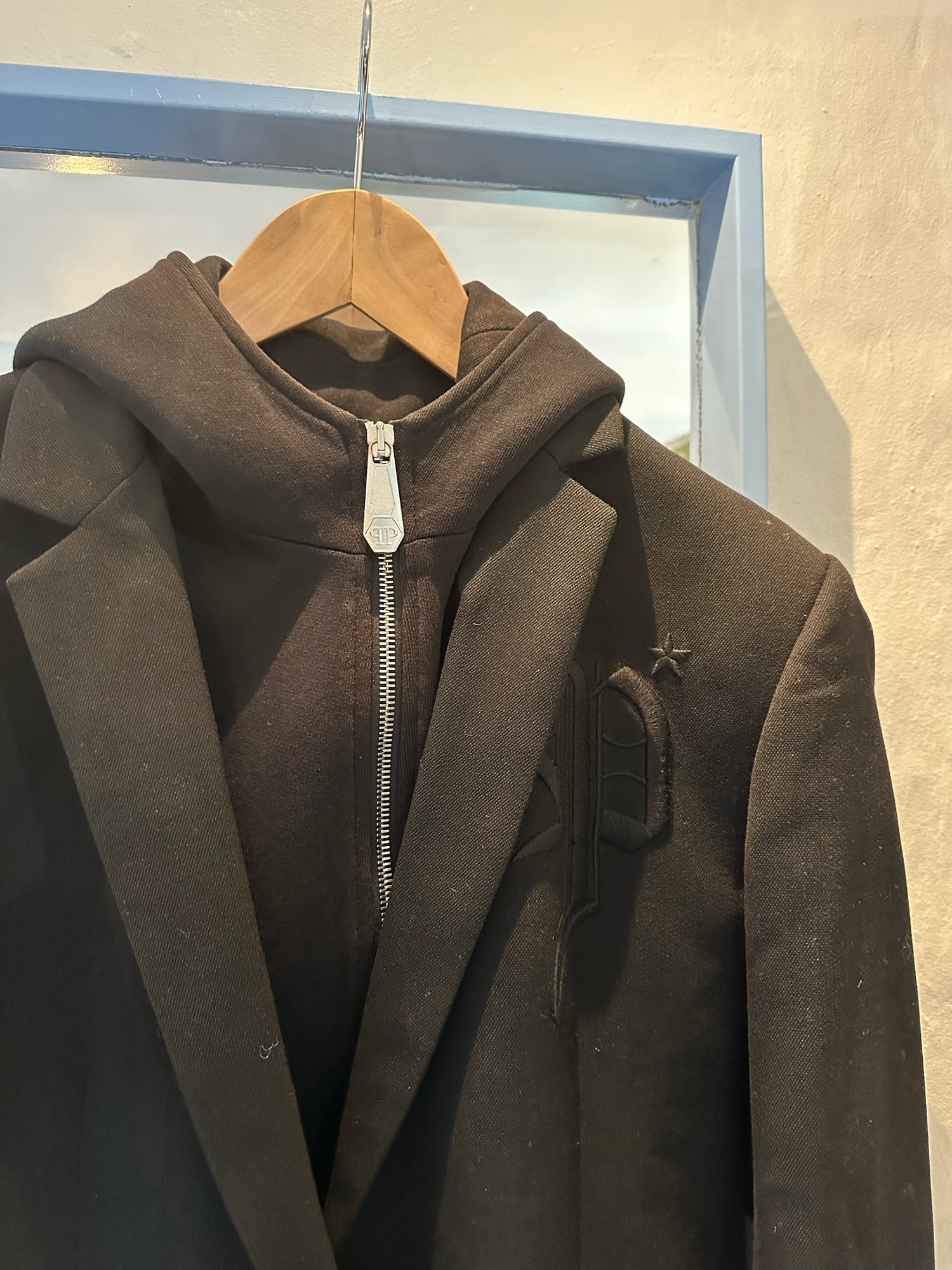 Philipp Plein hættetrøje blazer sort lukket tæt på