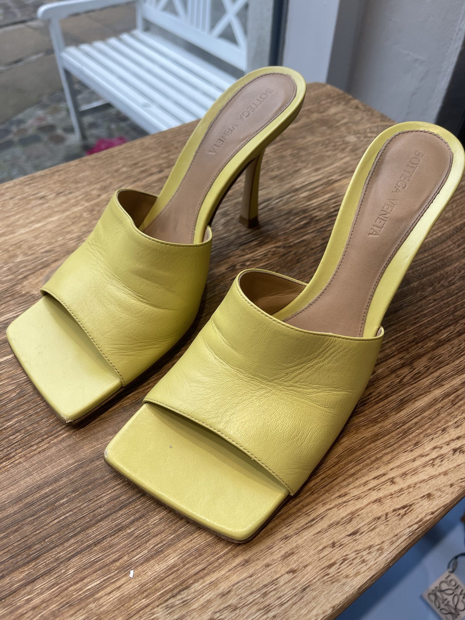 Bottega Veneta Sandaler gule forfra