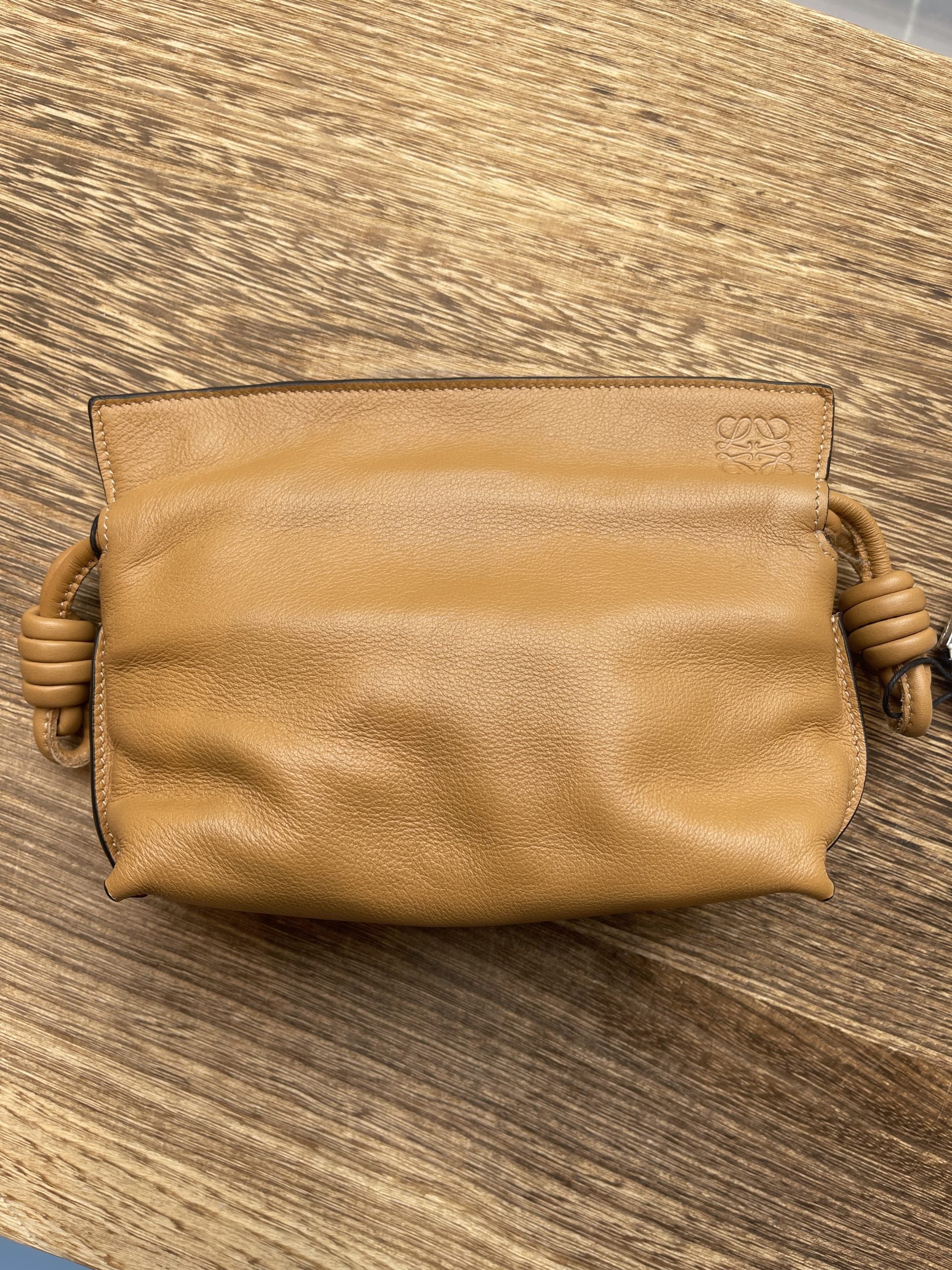 Loewe Mini Clutch Bag lysebrun forfra