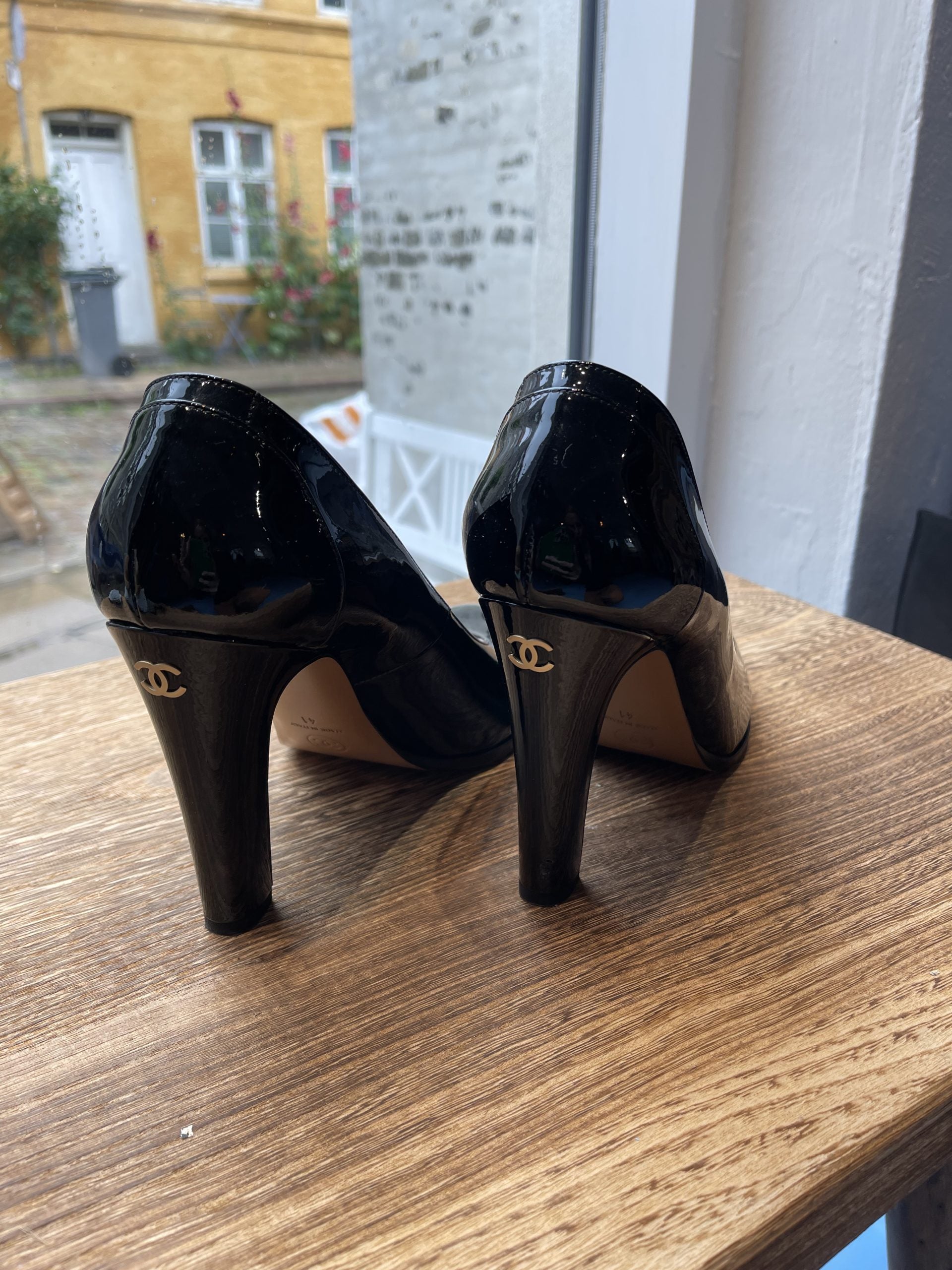 Chanel heels bagfra / side