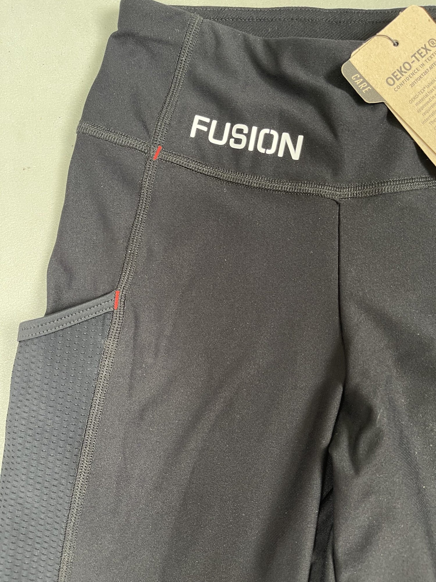 Fusion løbebukser sort tæt på forfra