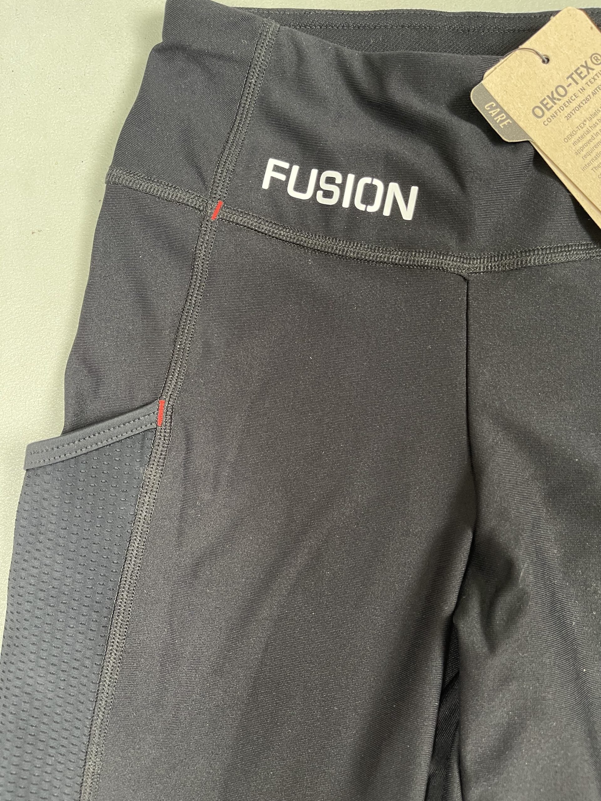 Fusion løbebukser sort tæt på forfra