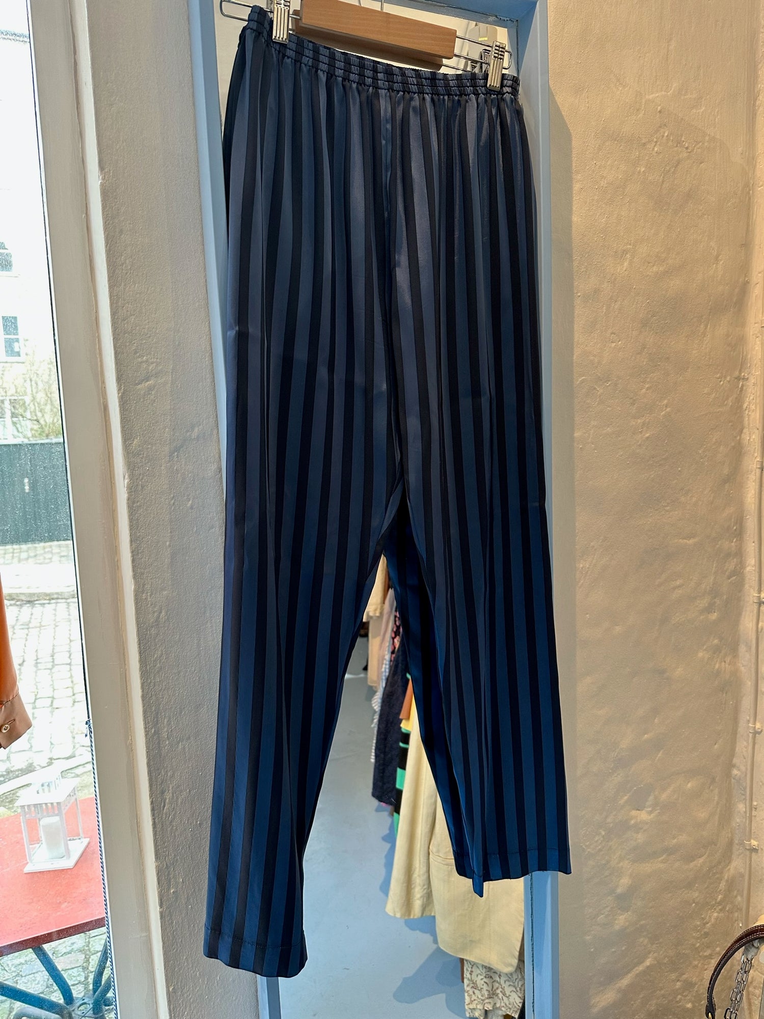 Forte Forte blå stribet bukser forfra