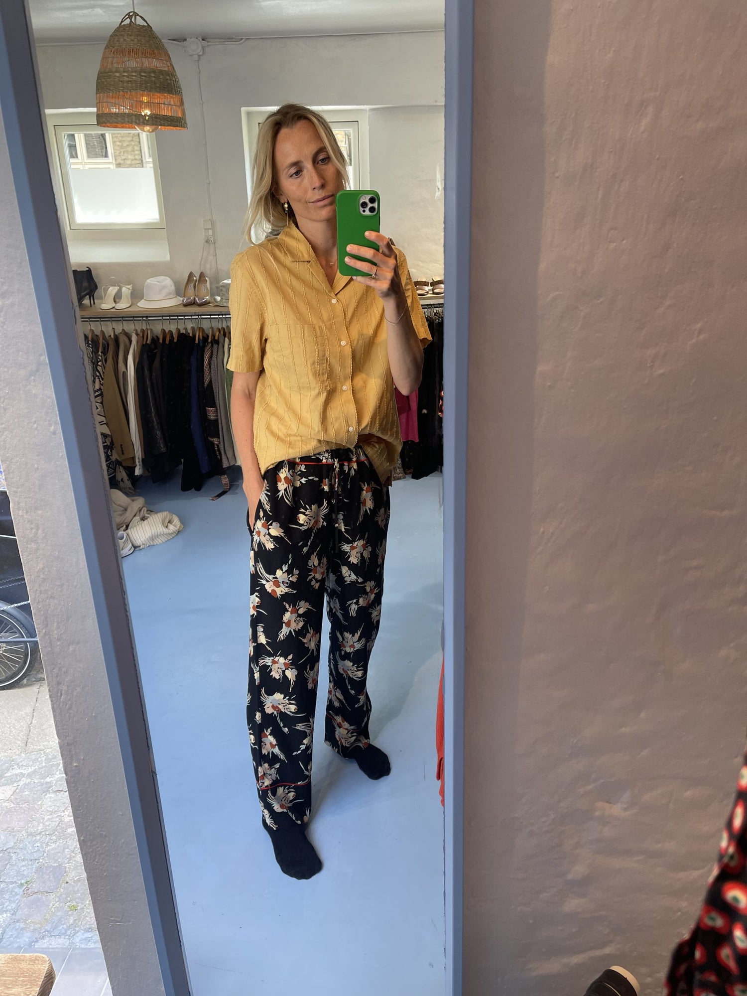 marni bukser på model forfra