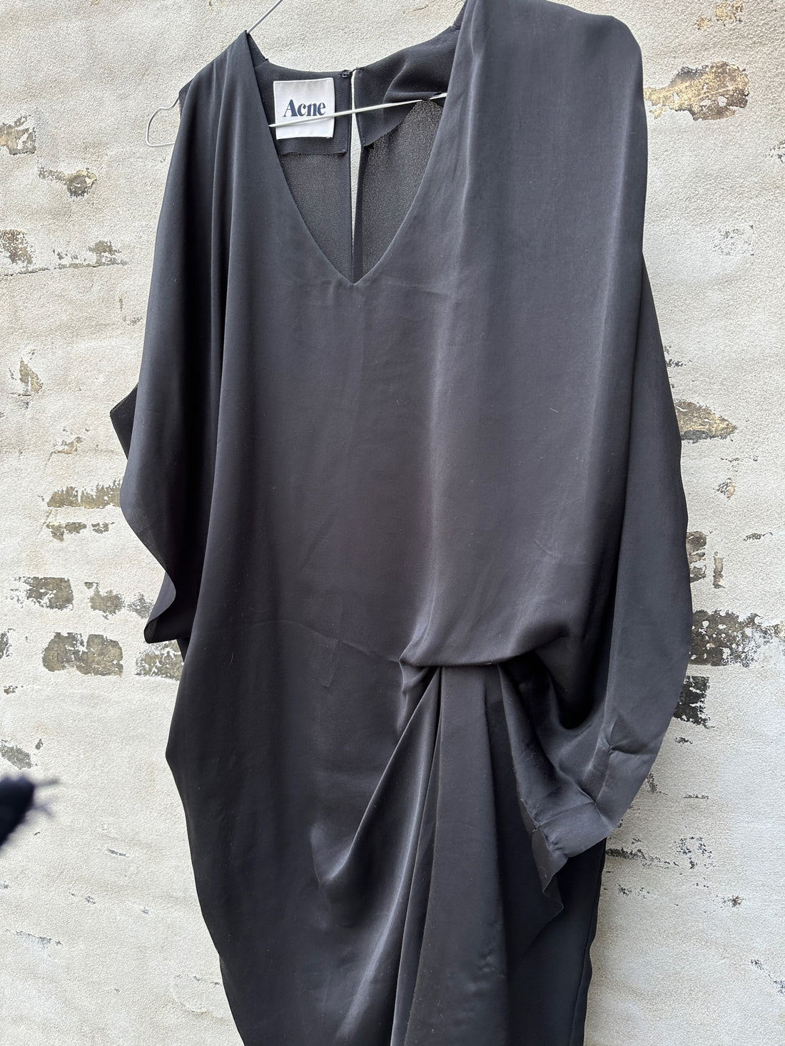 Acne kjole asymmetrisk