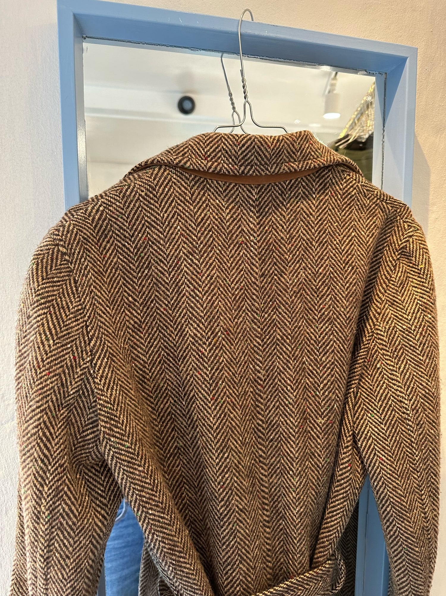 Ralph Lauren Herringbone Frakke tæt på bagfra