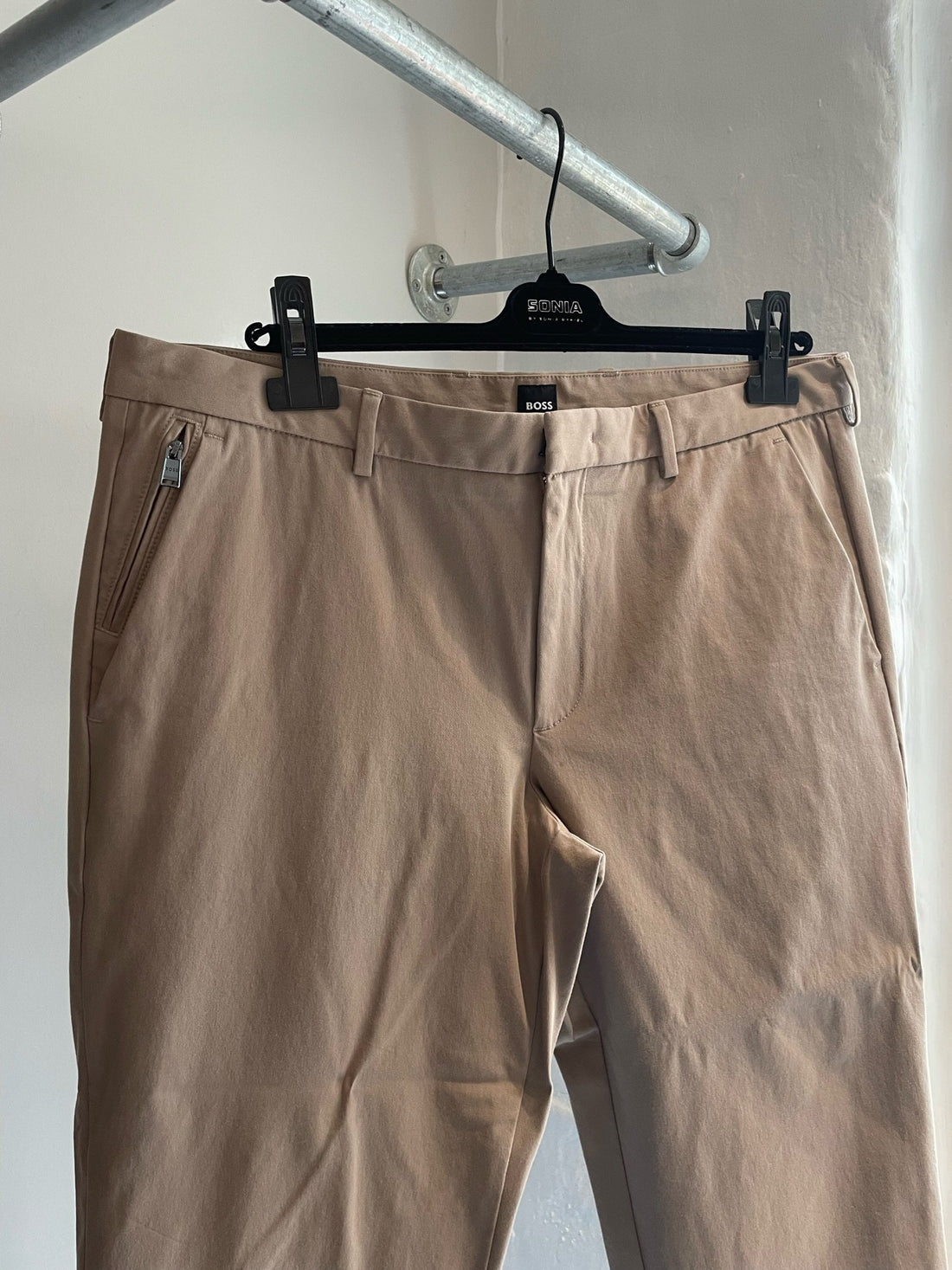 Hugo boss bukser tæt på forfra