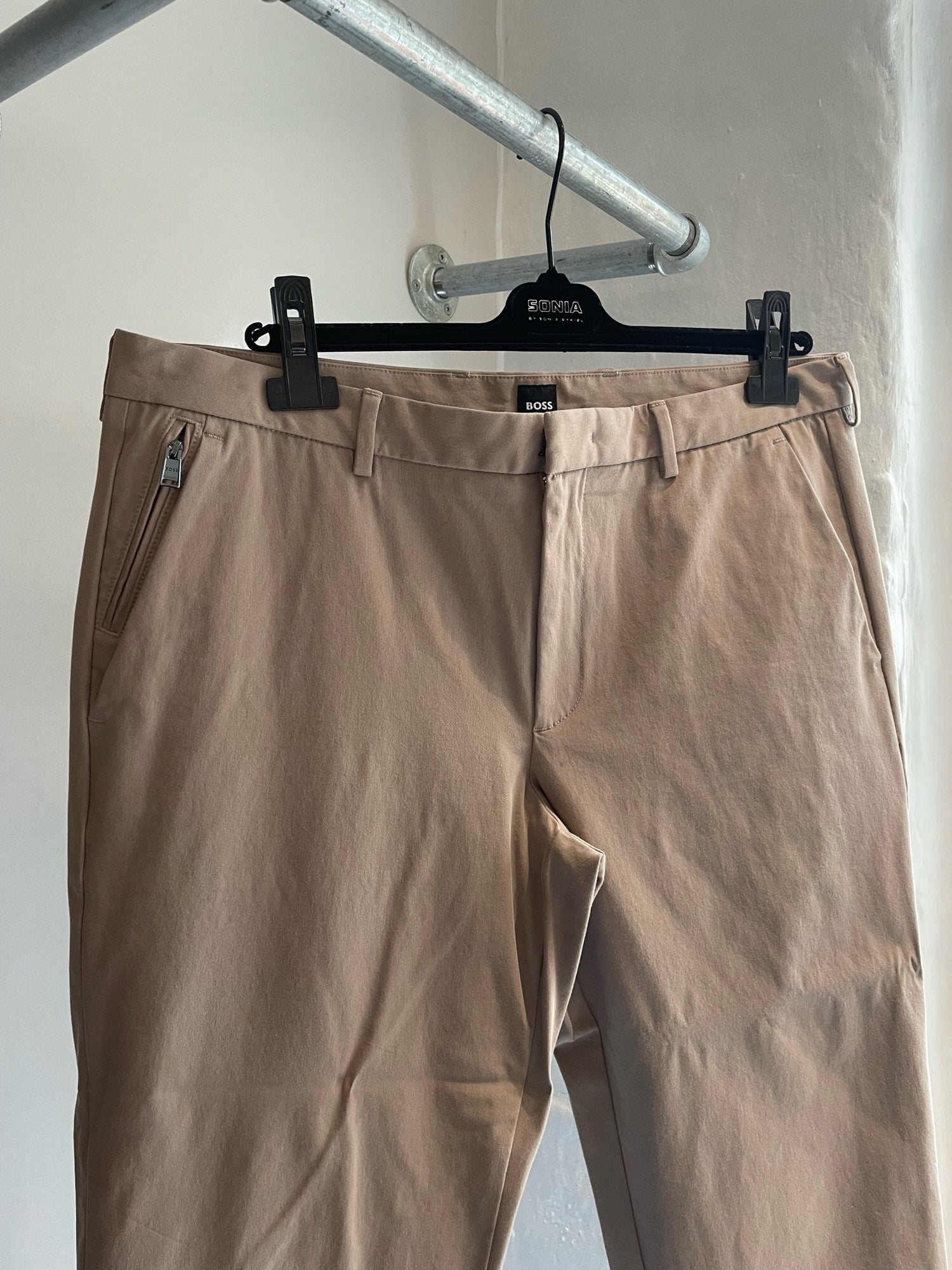 Hugo boss bukser tæt på forfra