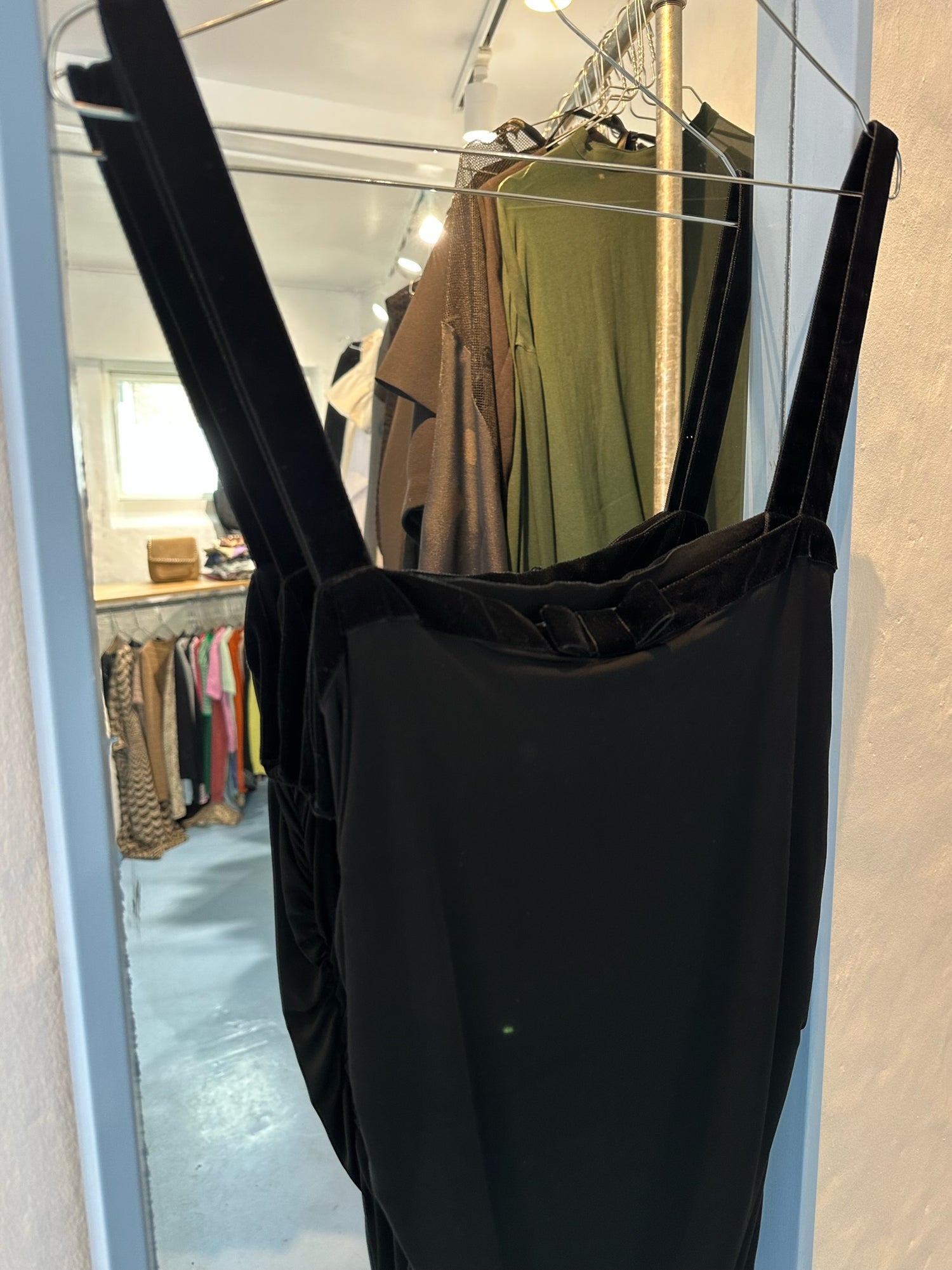 Georges rech top sort tæt på