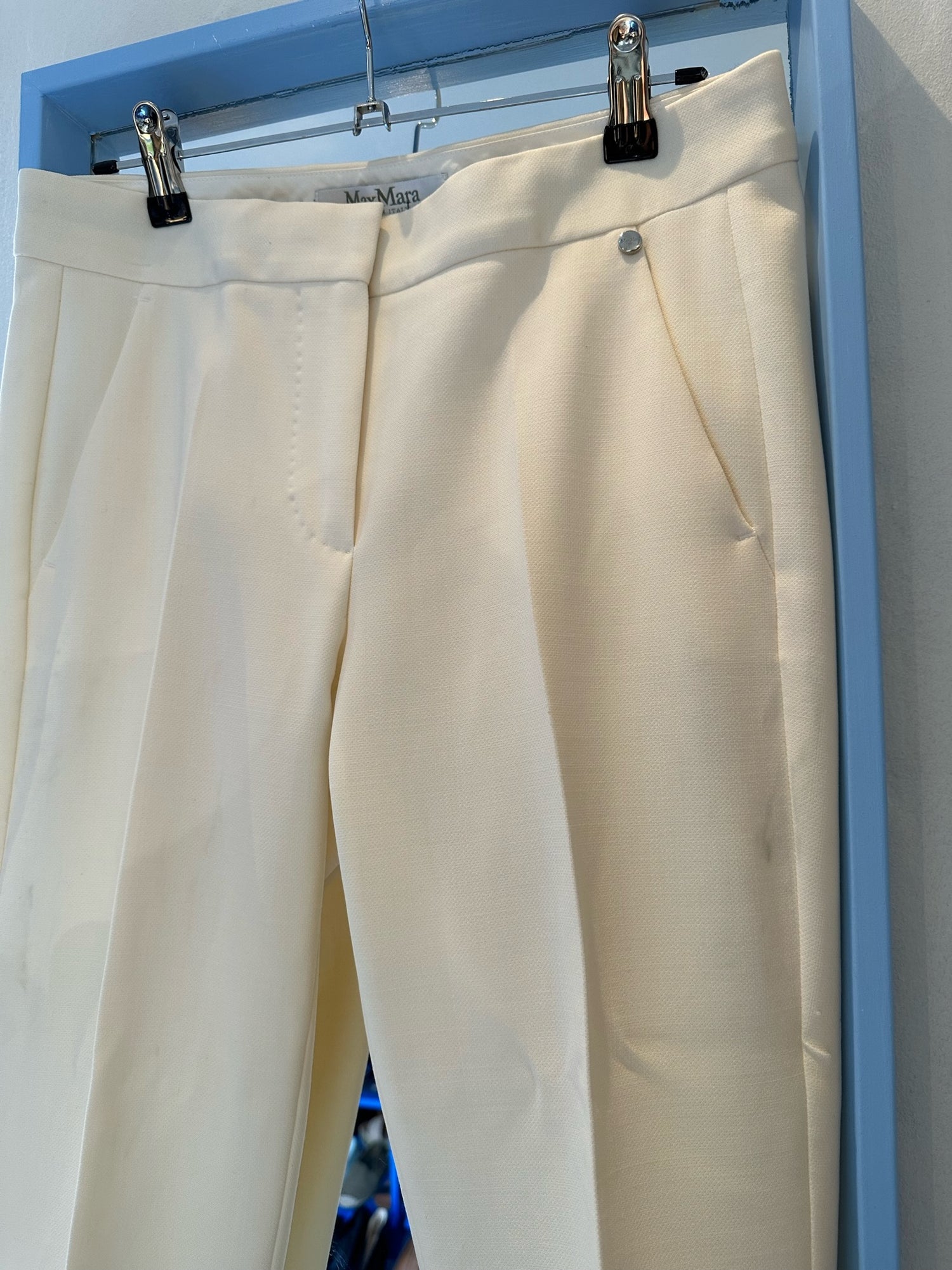 Max Mara bukser hvide forfra tæt på