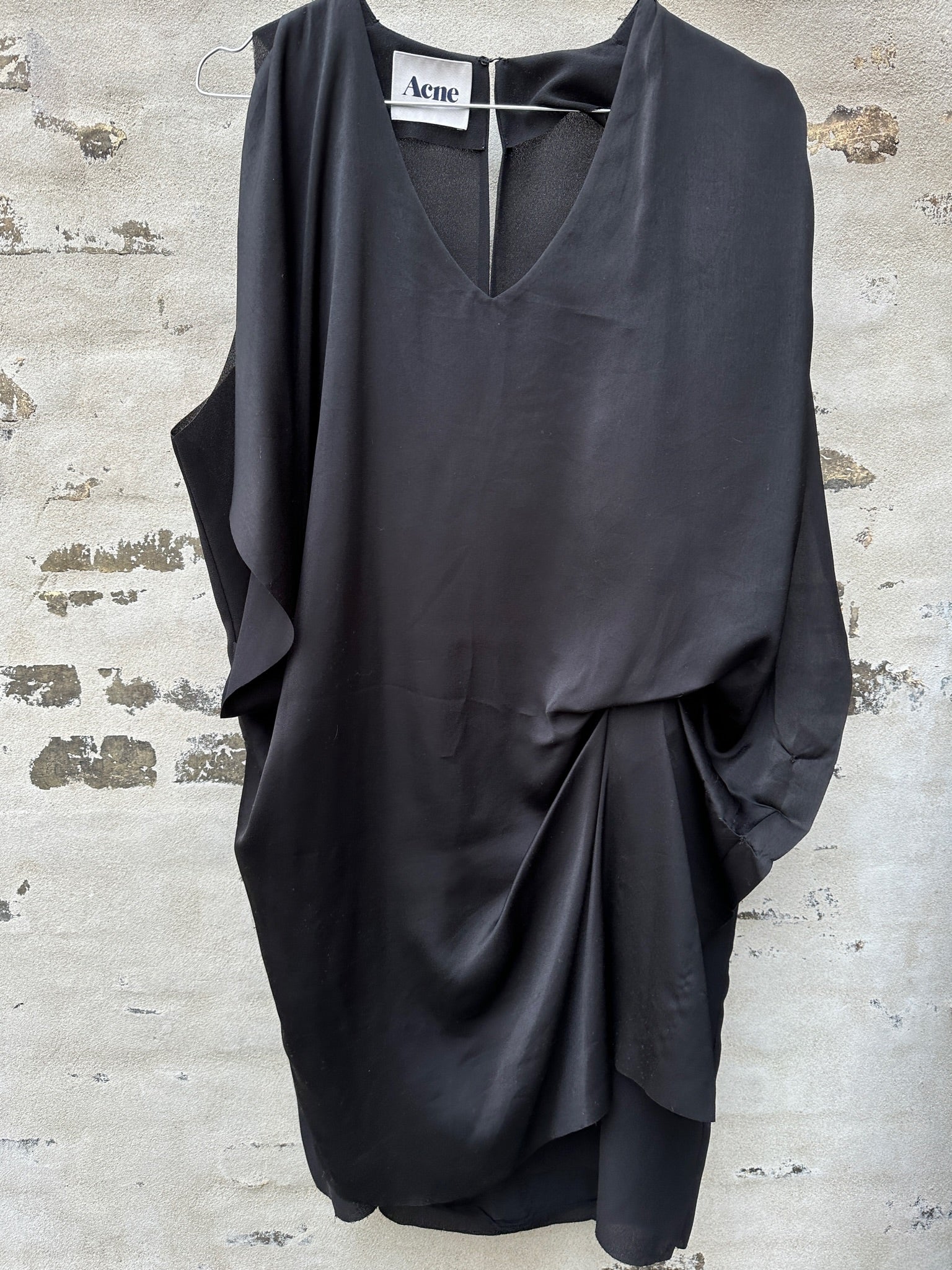 Acne kjole asymmetrisk