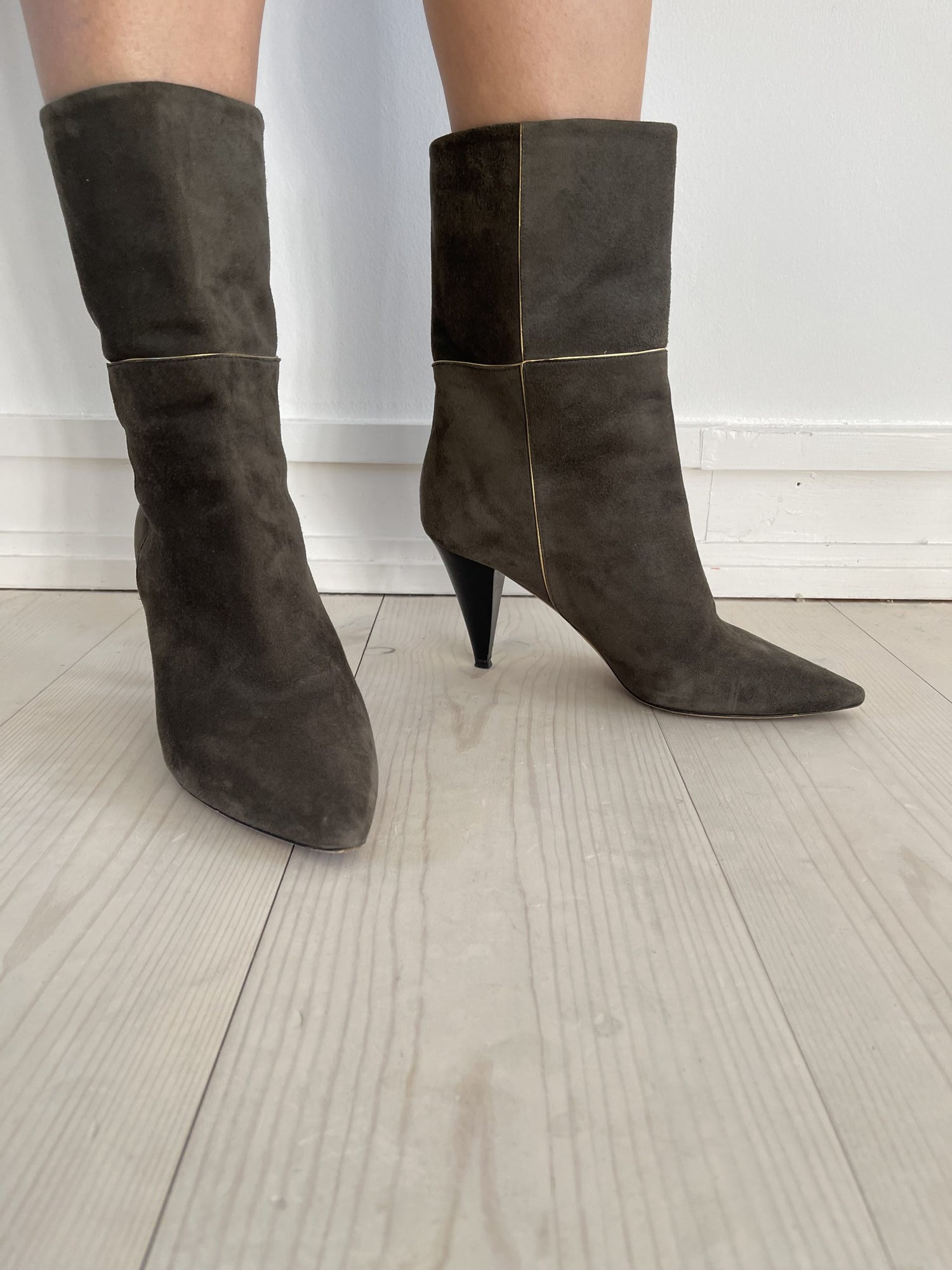 Nina Ricci mørkegrønne ruskindsstøvler side