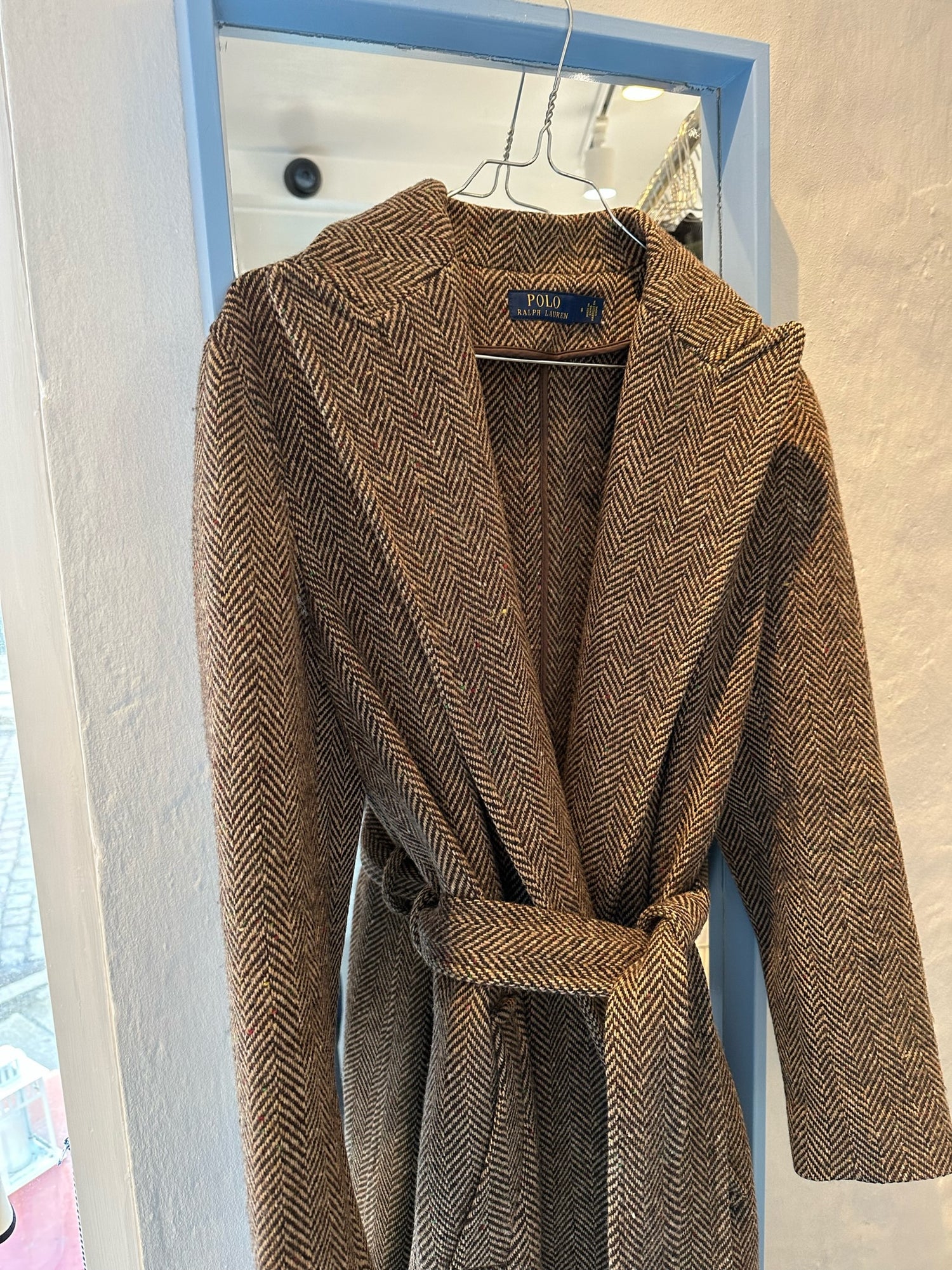 Ralph Lauren Herringbone Frakke tæt på forfra