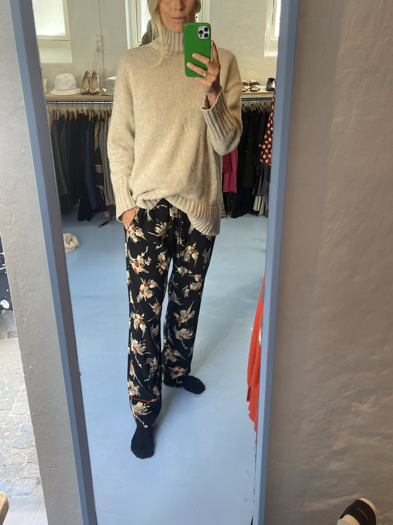 marni bukser på model forfra