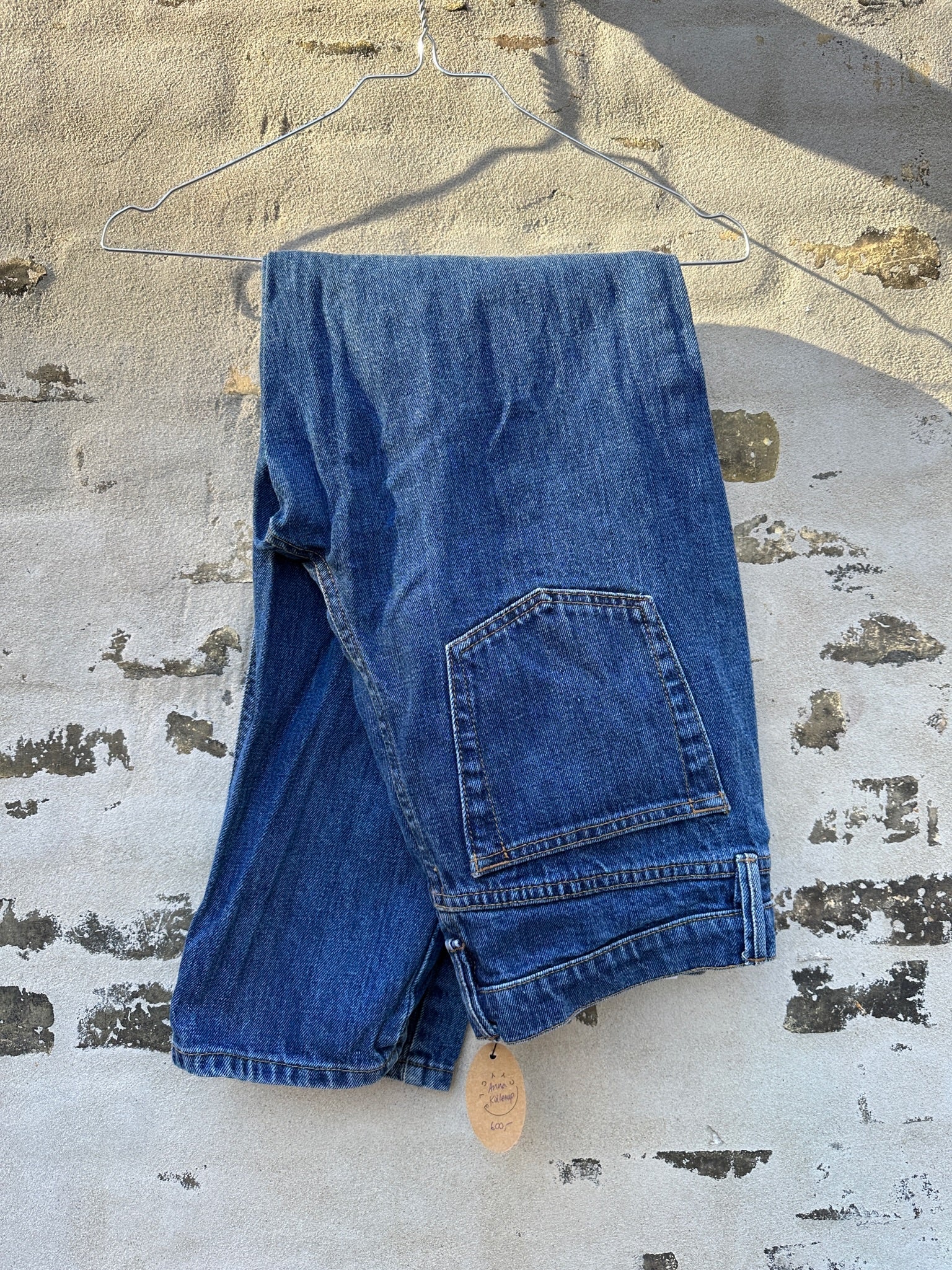 Tomorrow jeans væg