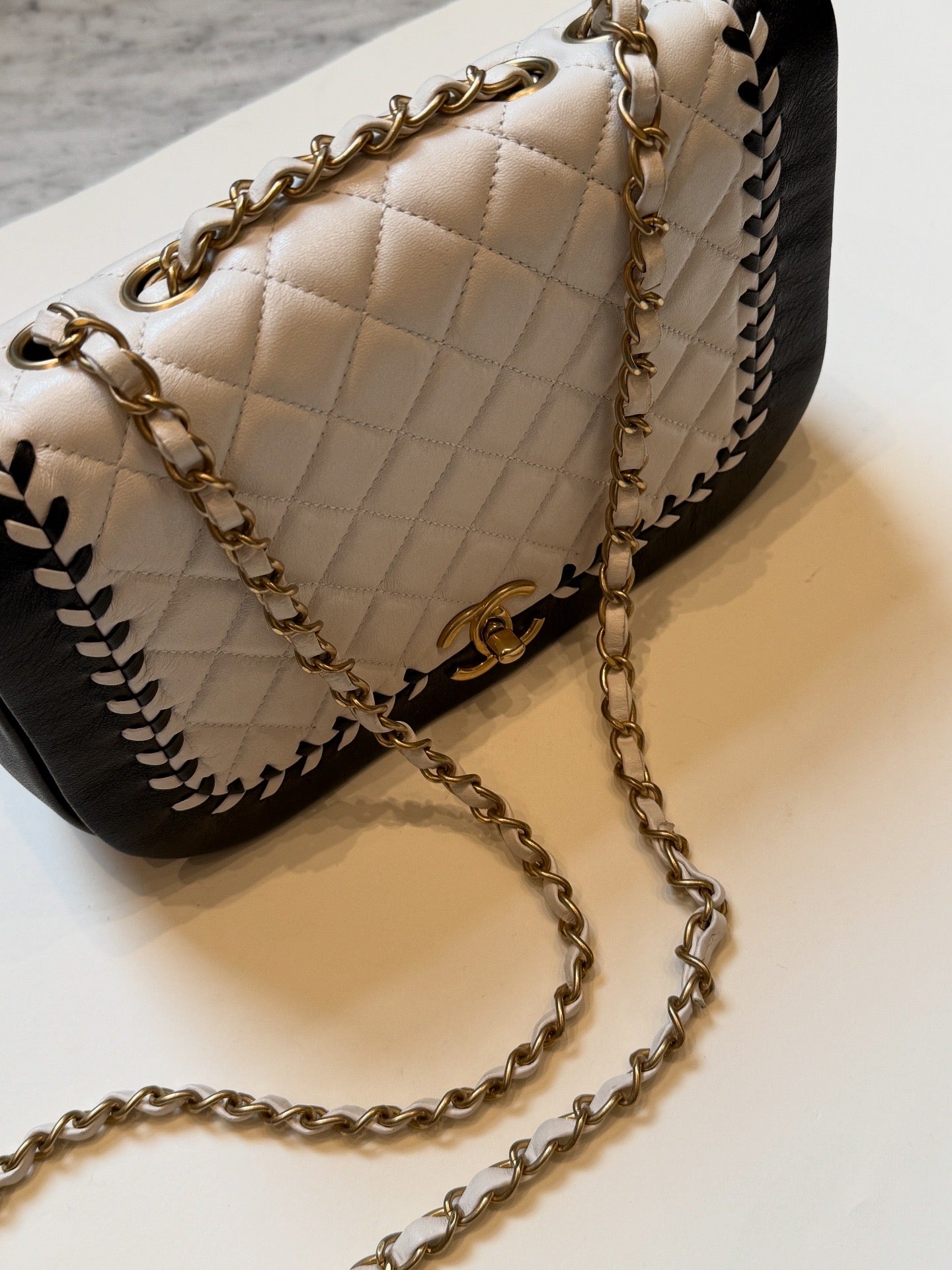Chanel Bicolor Calfskin Braided Chic Flap taske