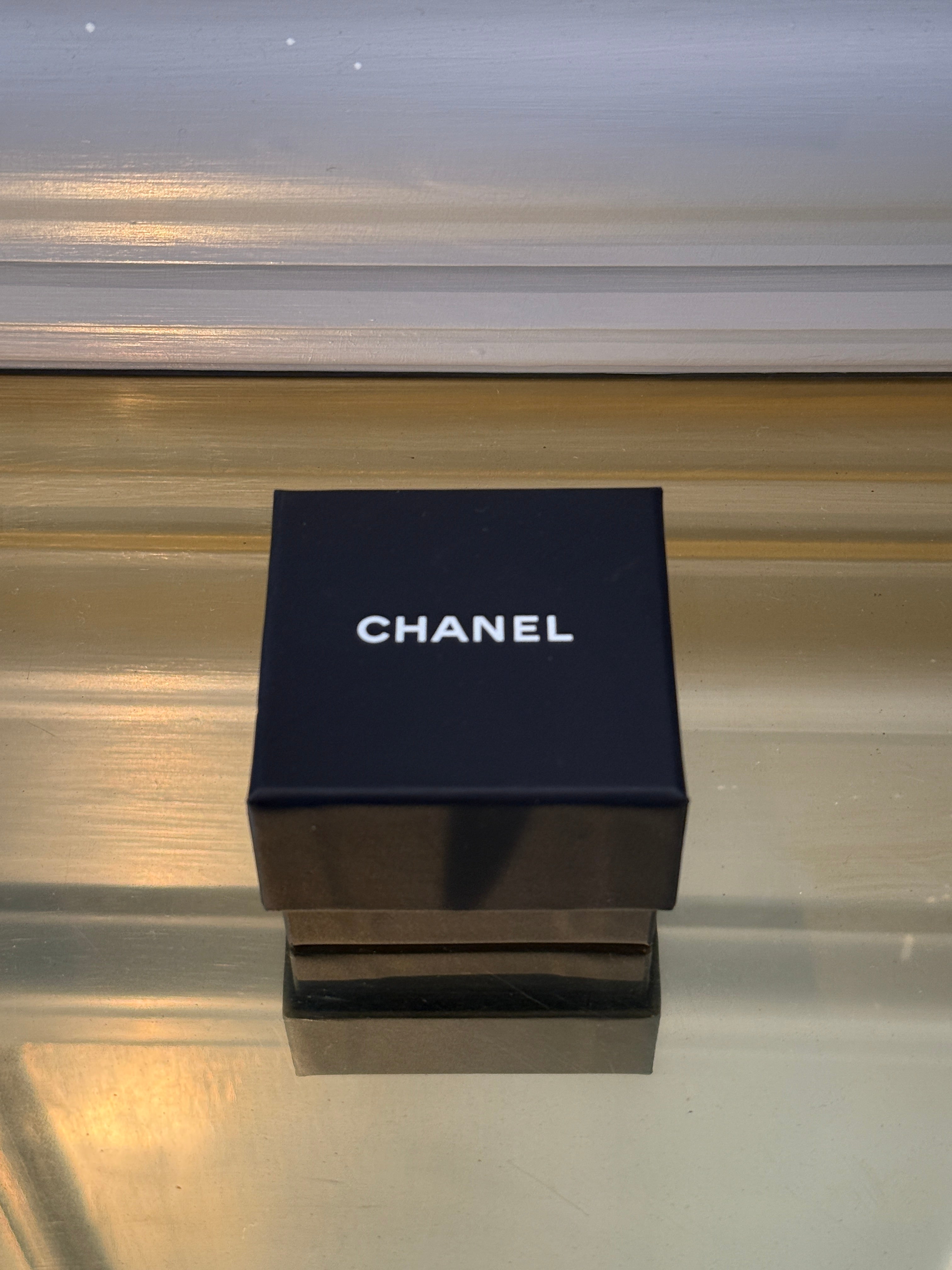 Chanel Ørestikker