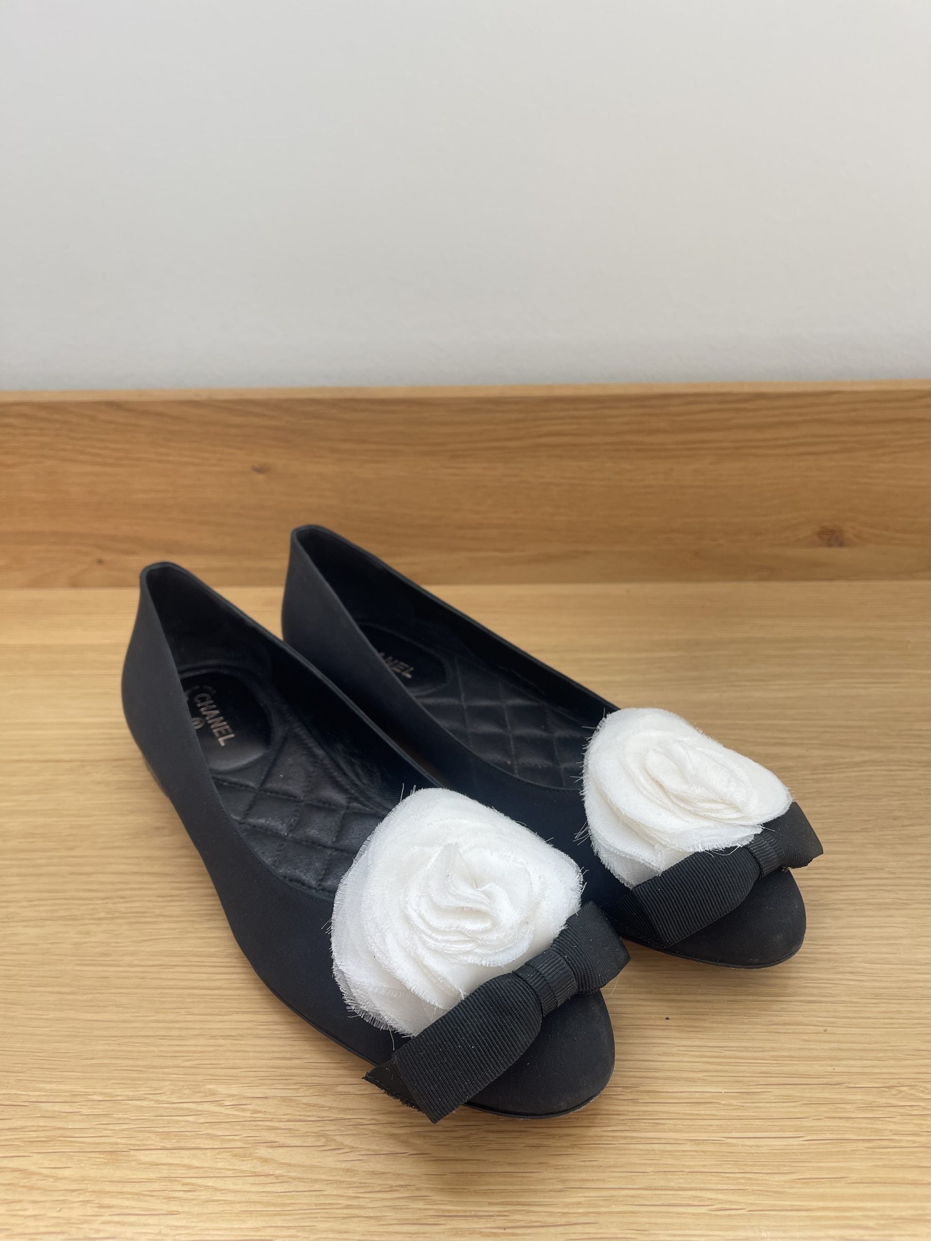 Chanel ballerina side