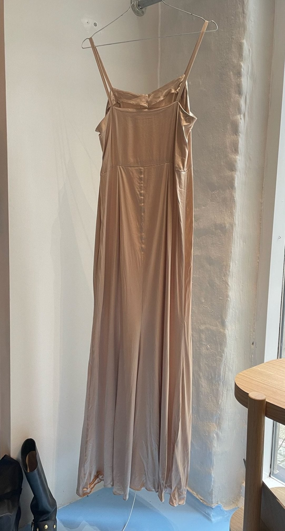 brand unknown kjole beige silke bagfra