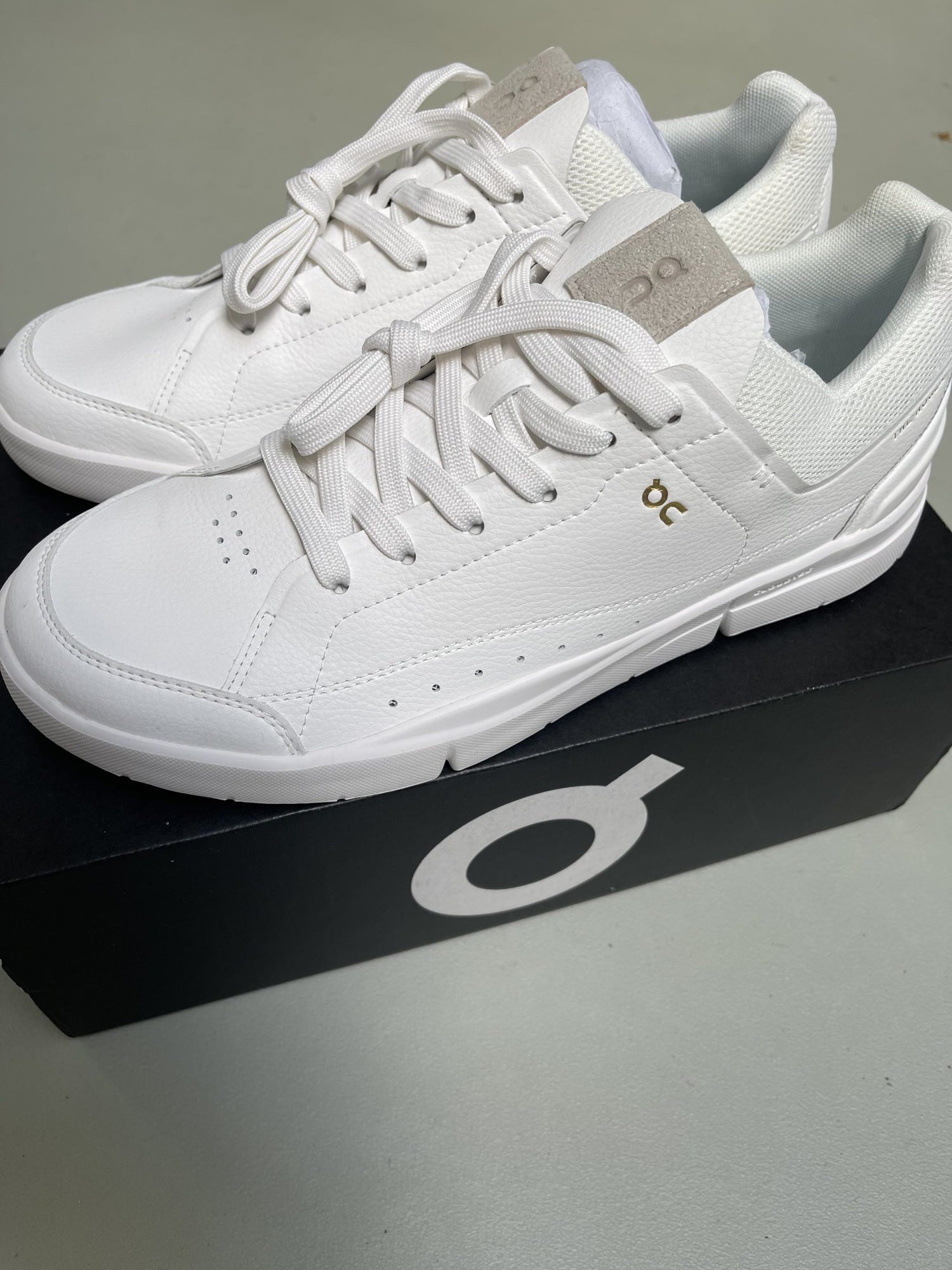 On cloud sko the roger centre court hvid side