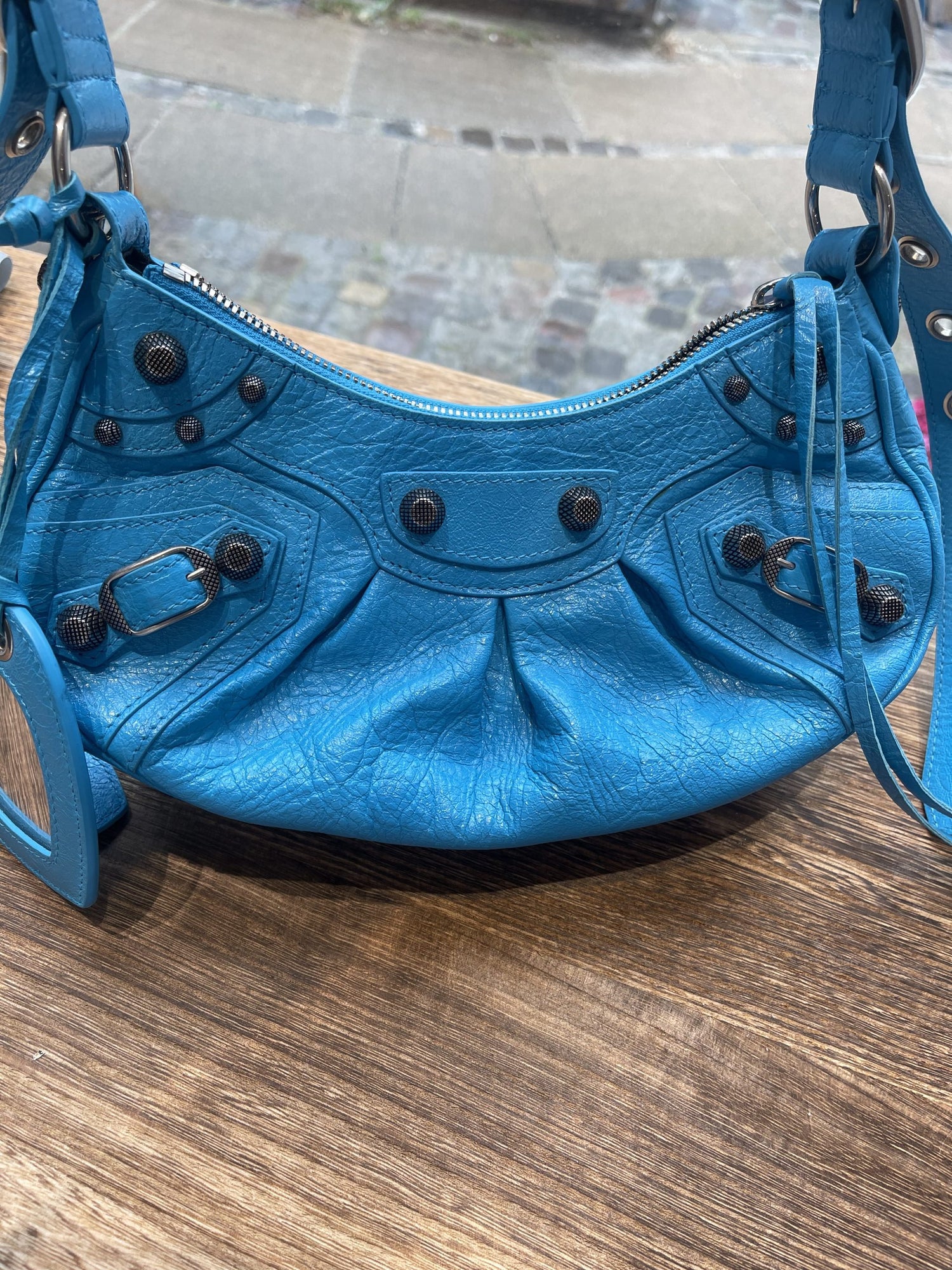 Balenciaga Le Cagole XS Skuldertaske tæt på