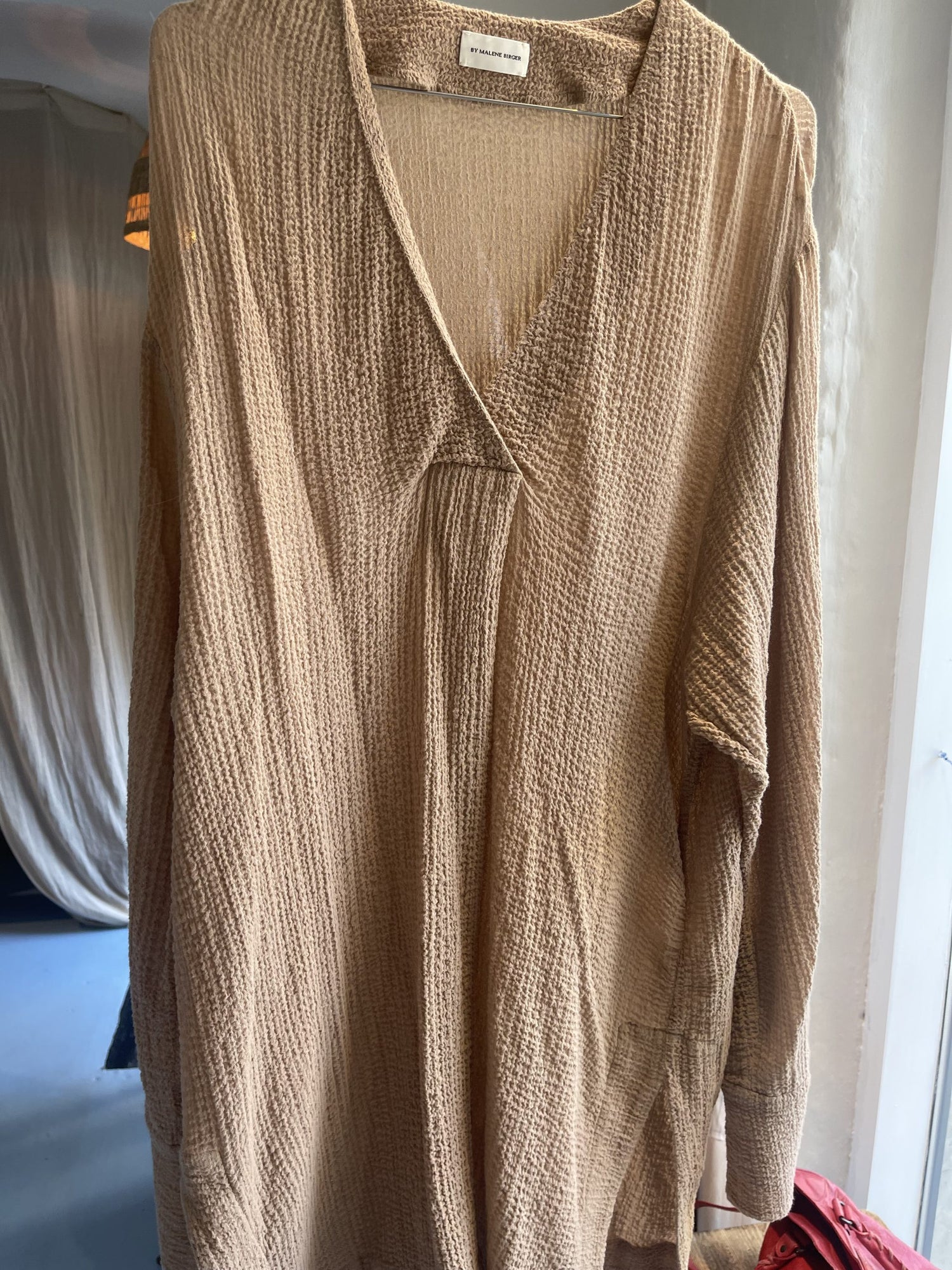 By Malene Birger bluse beige forfra