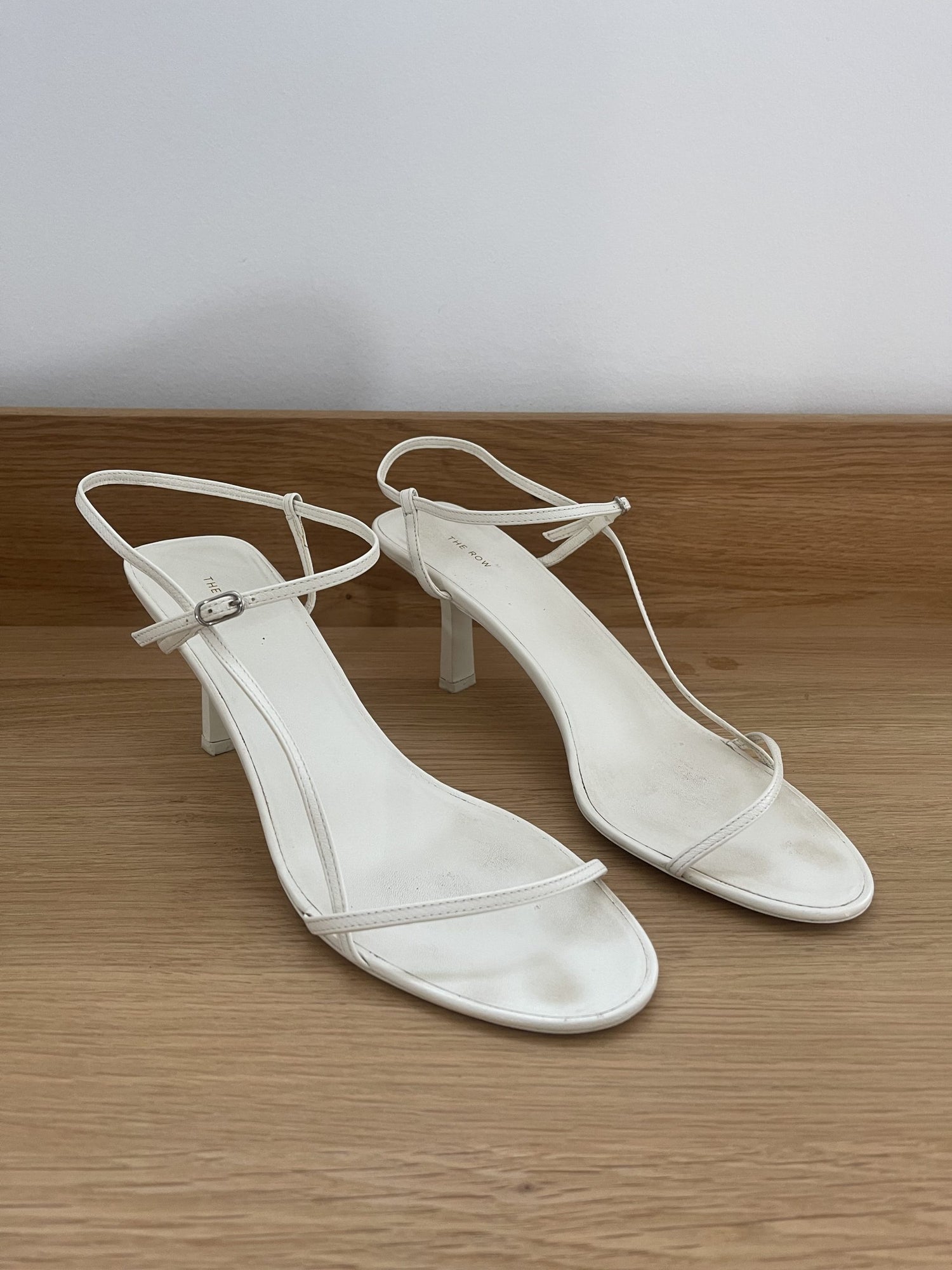 the row stiletter hvid side