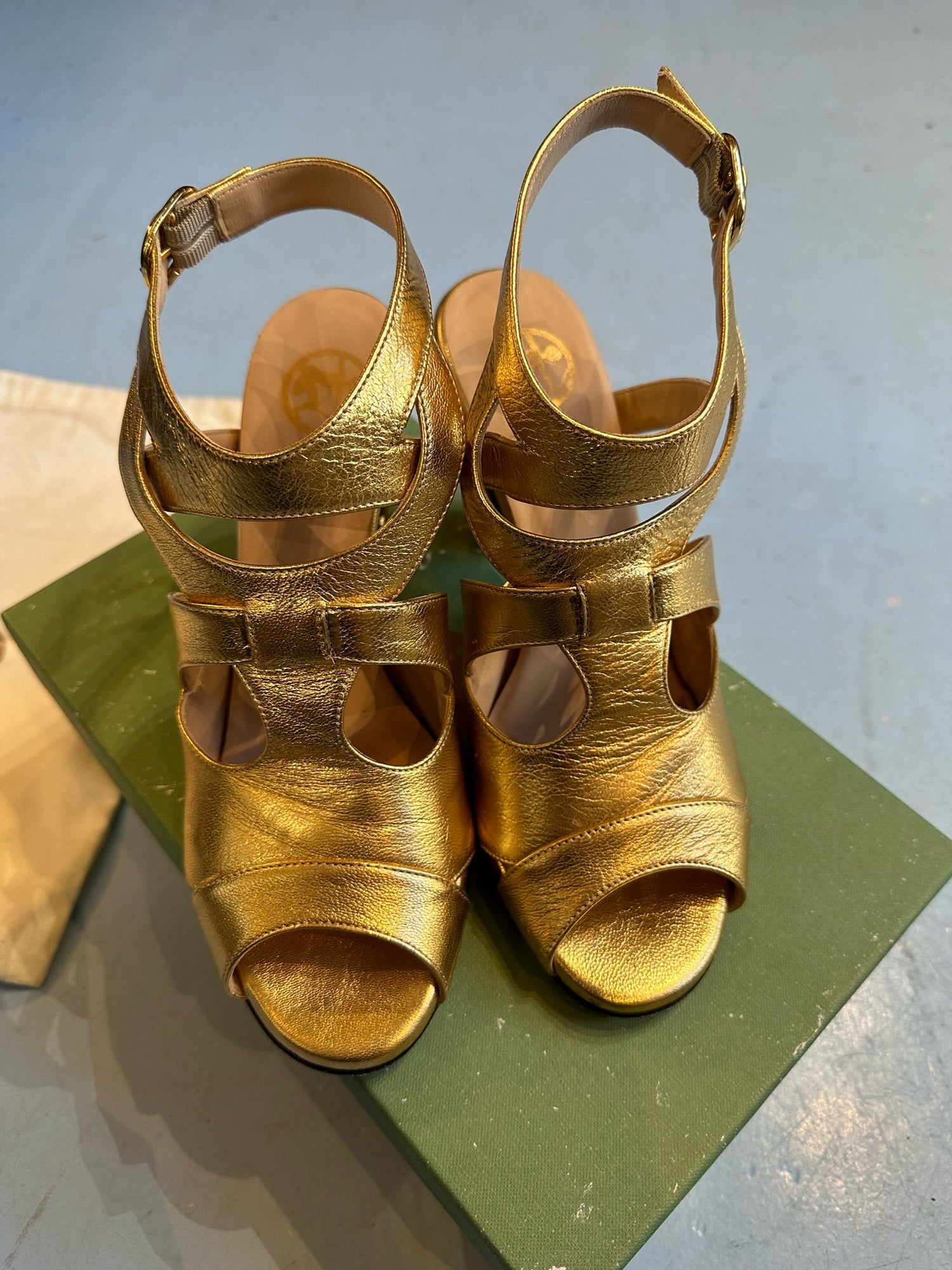 Henriette Øst Hansen Guldhorn Stilet