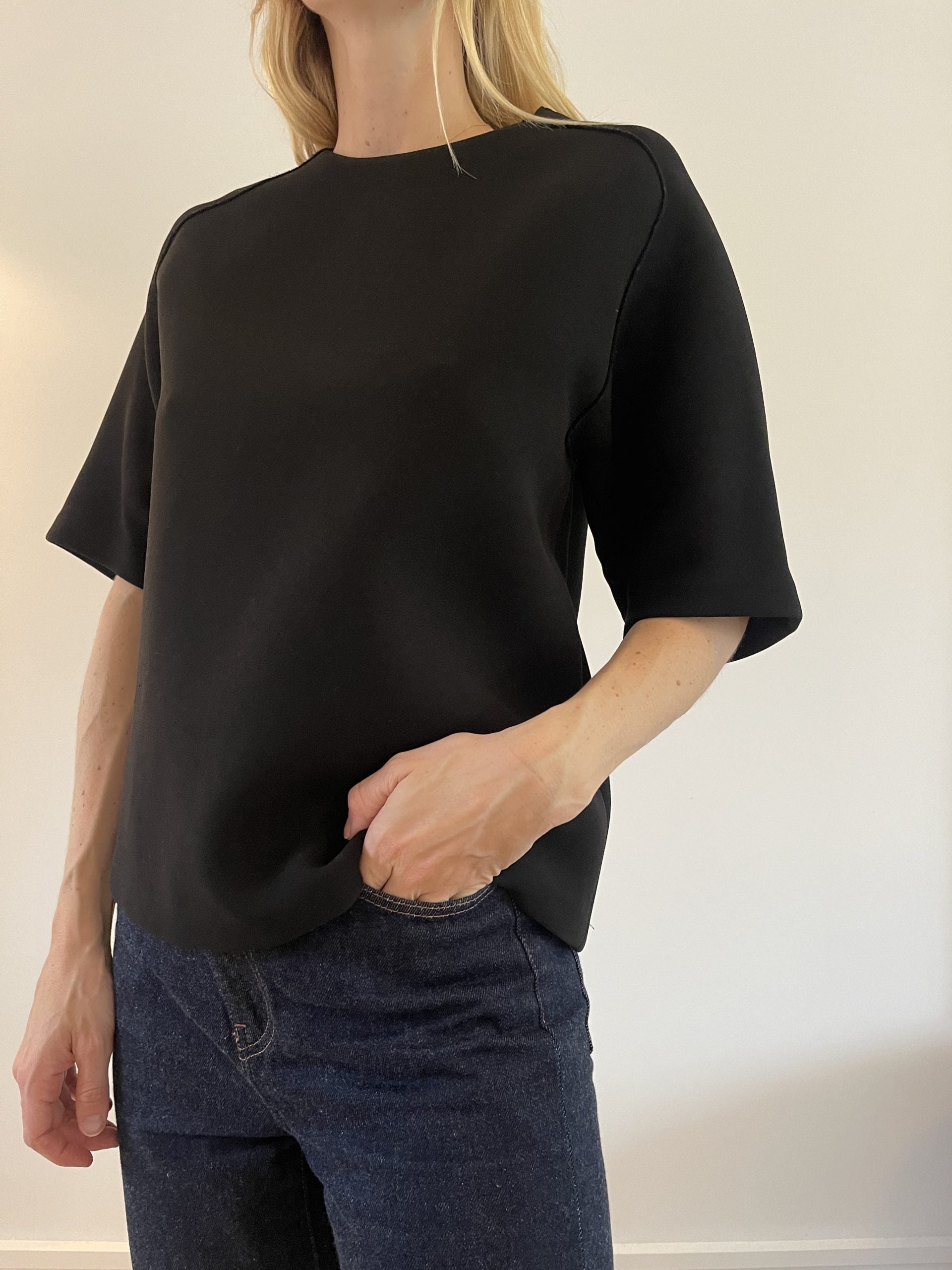 Phillip Lim bluse/t-shirt sort på model side