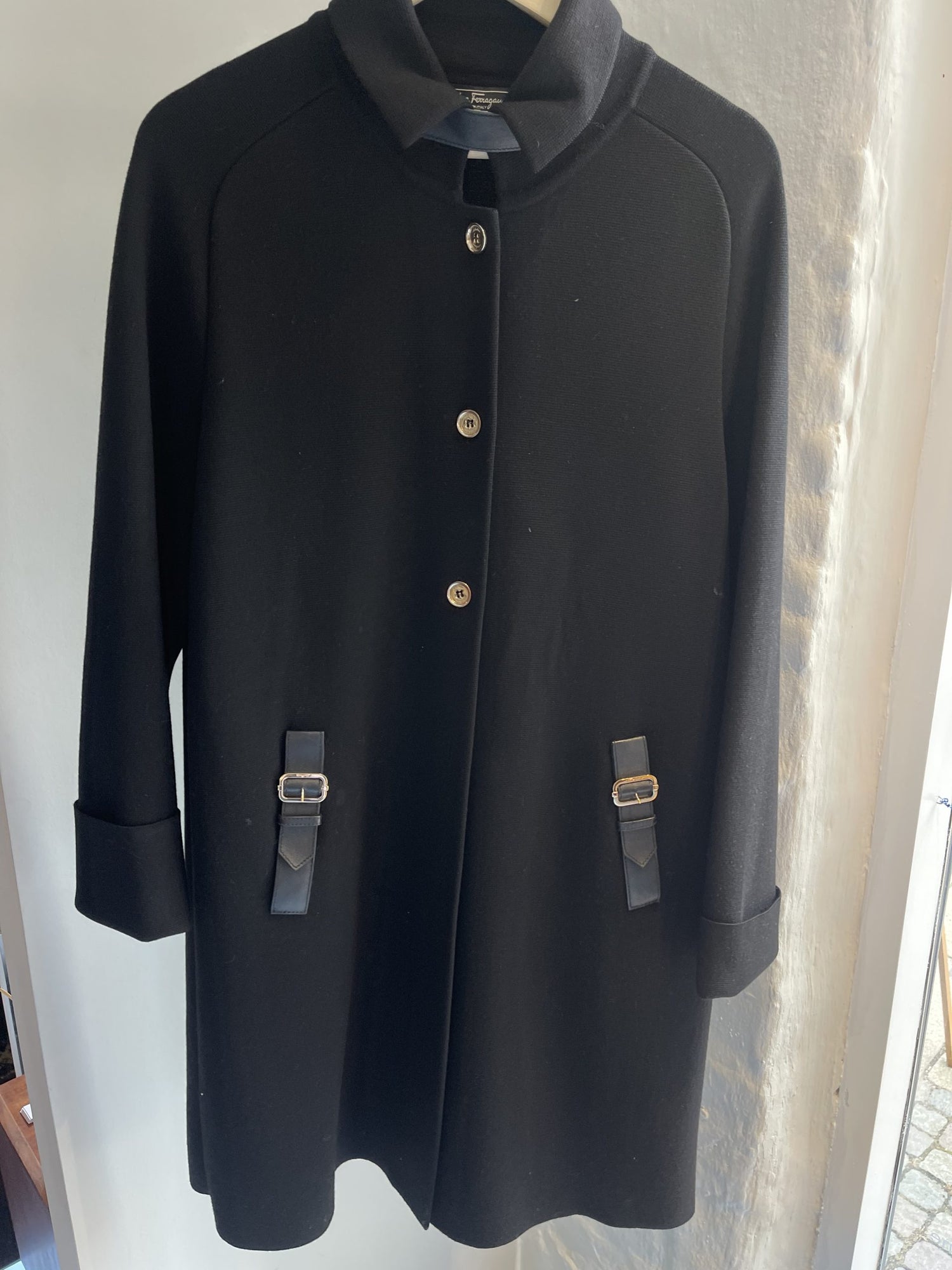Ferragamo frakke sort forfra
