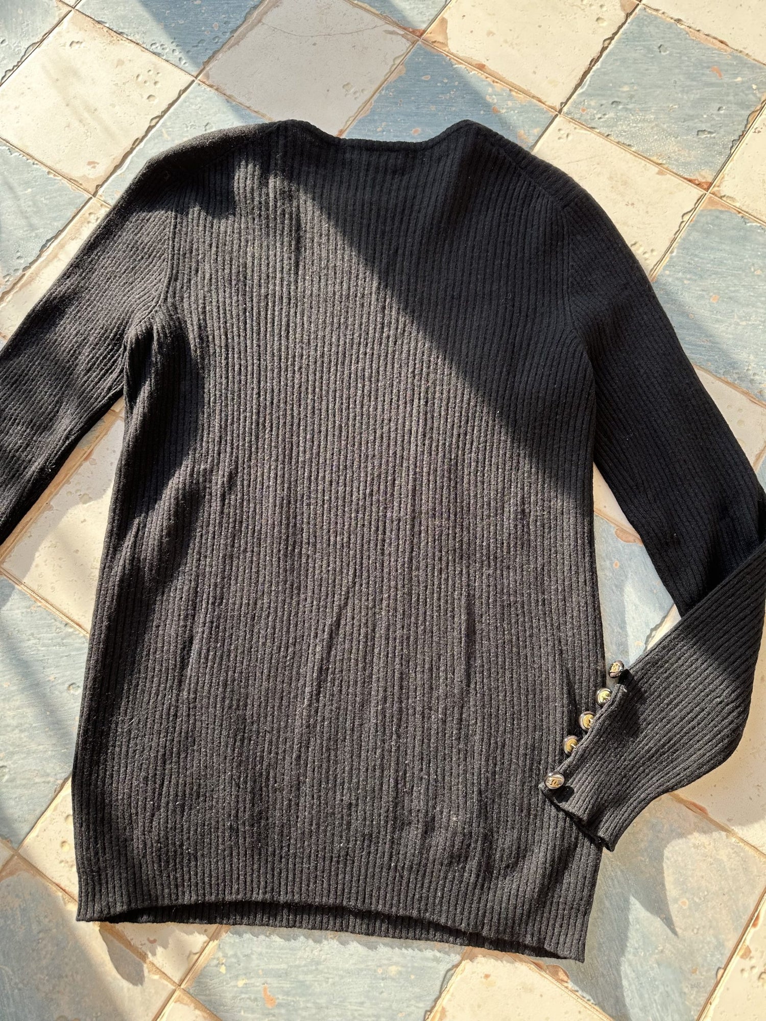 Chanel sweater sort ribbet bagfra