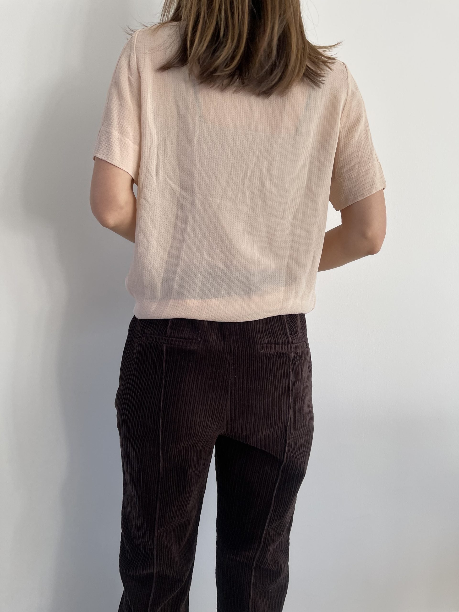 Baum und pferdgarten bluse på model bagfra