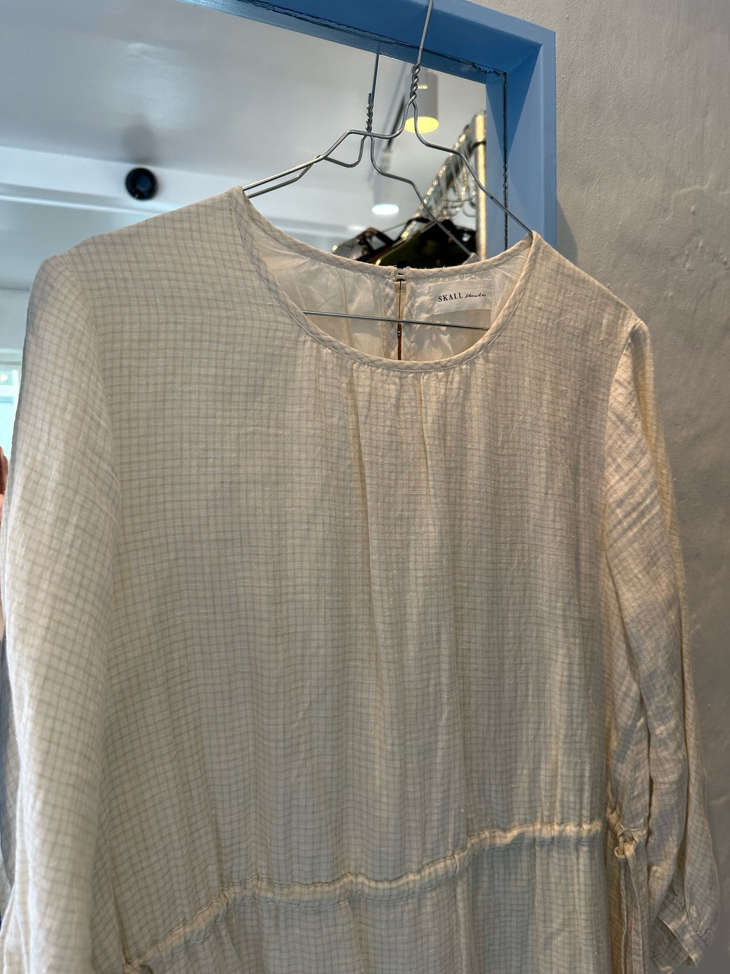 Skall Studio kjole forfra tæt på