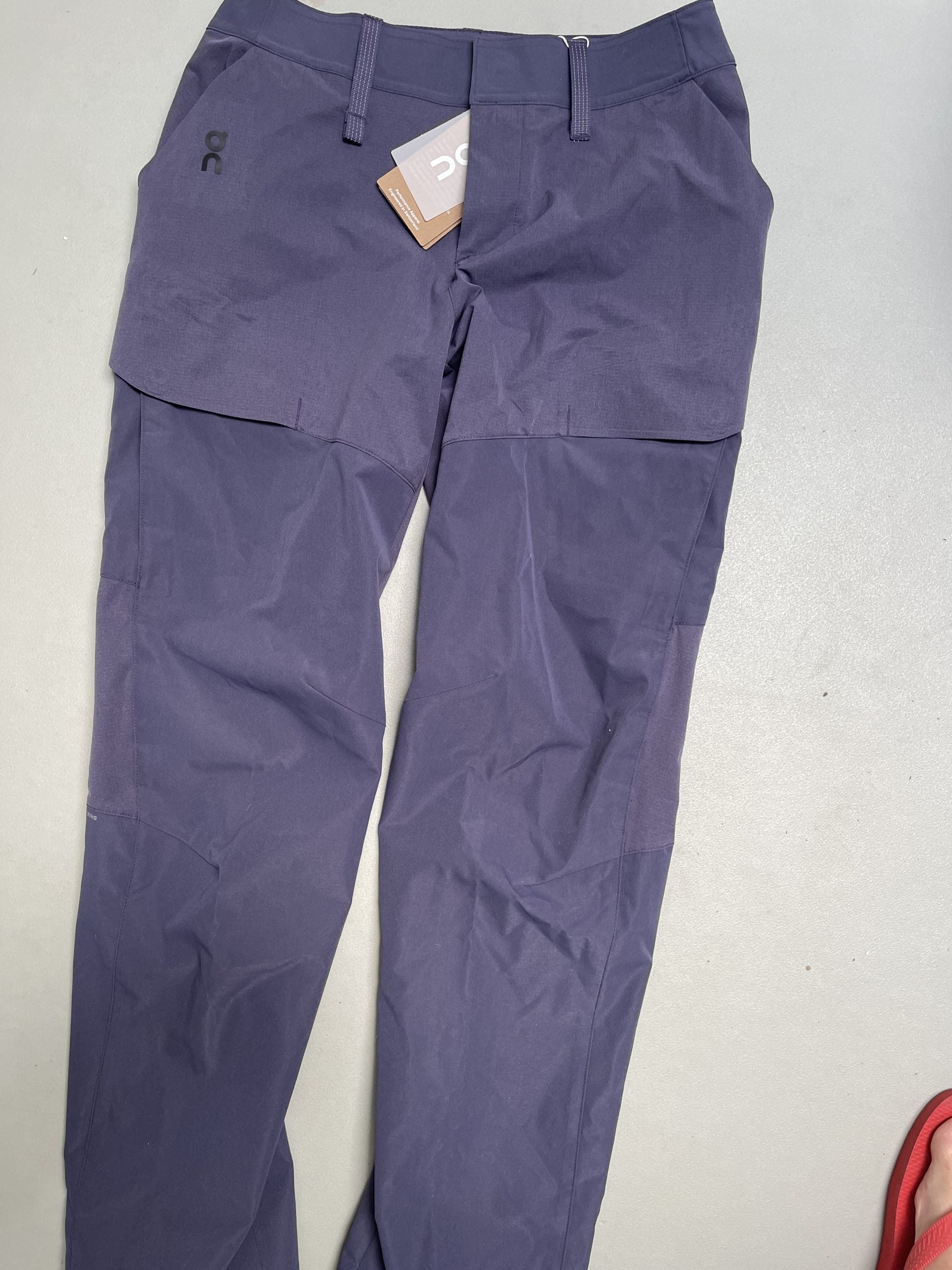 On cloud bukser forfra