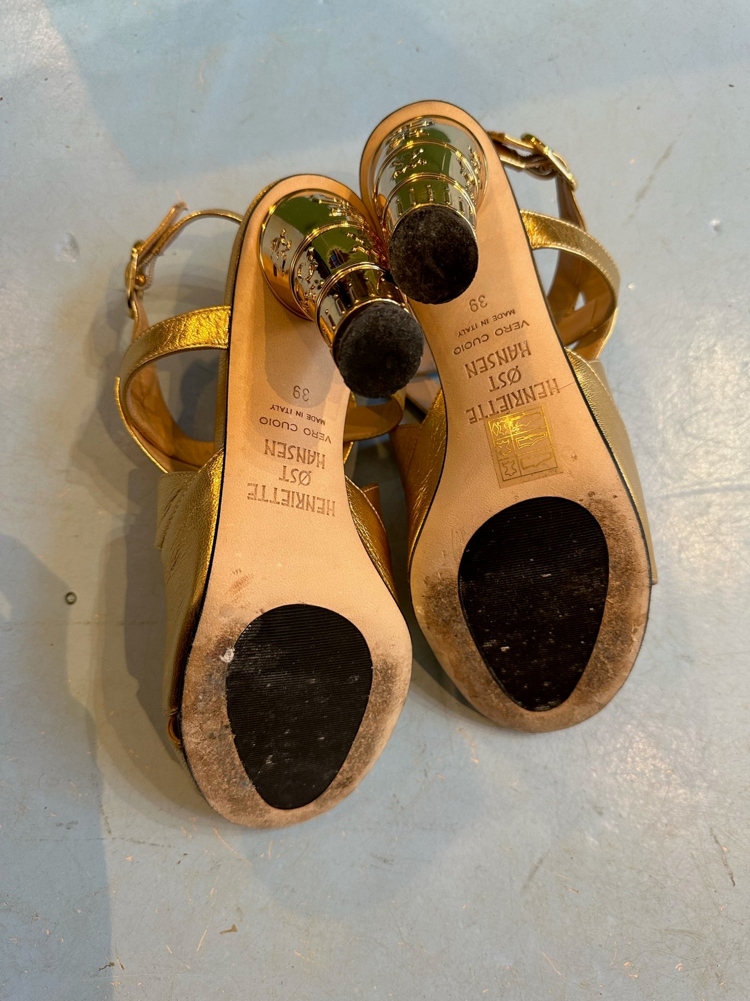 Henriette Øst Hansen Guldhorn Stilet