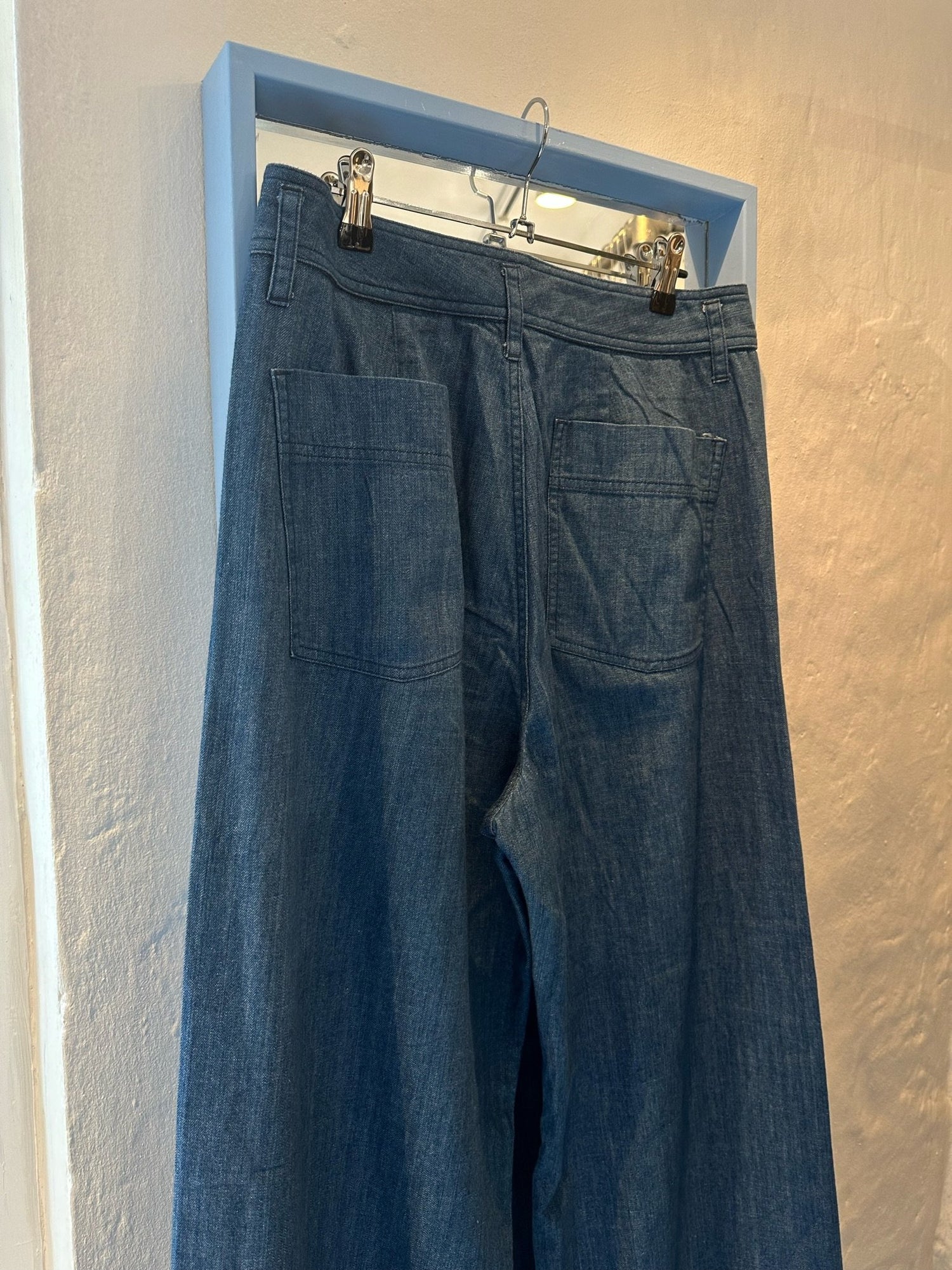 Britt Sisseck bukser bagfra tæt på