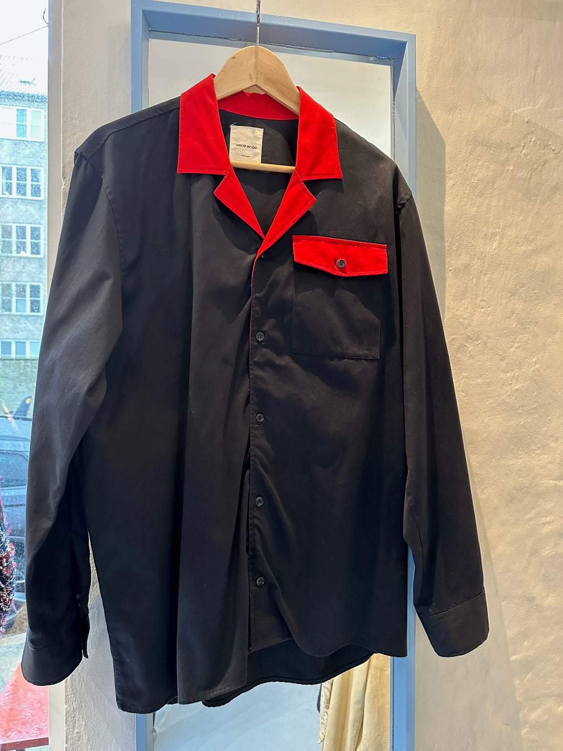 Wood Wood skjorte navy med røde kanter forfra