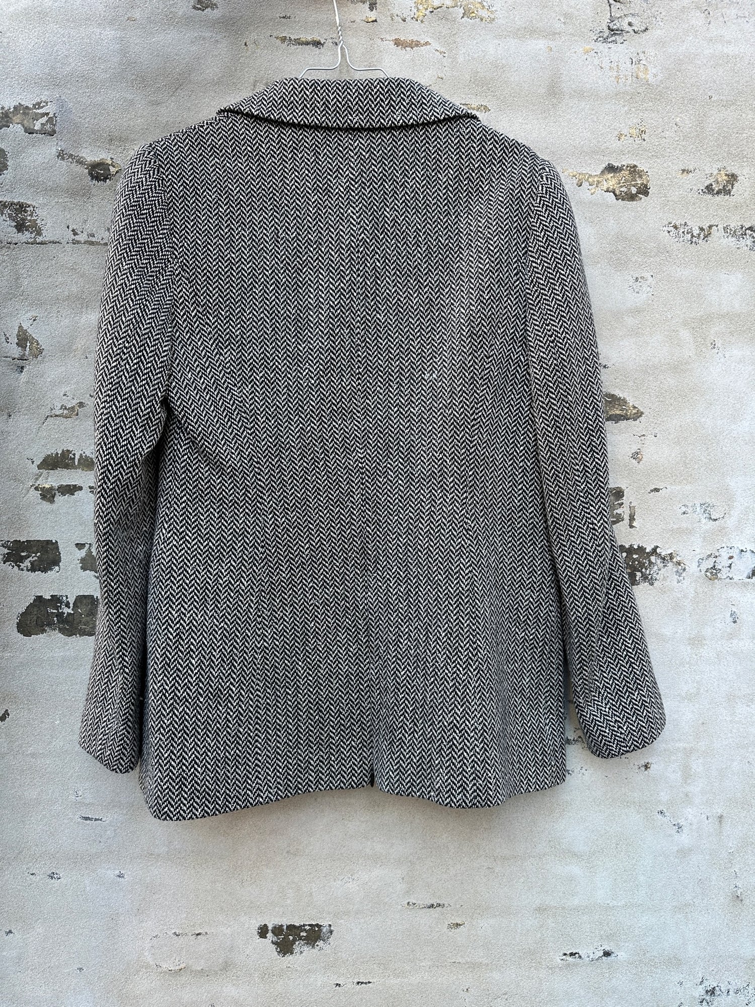 Georges Rech blazer bagfra væg