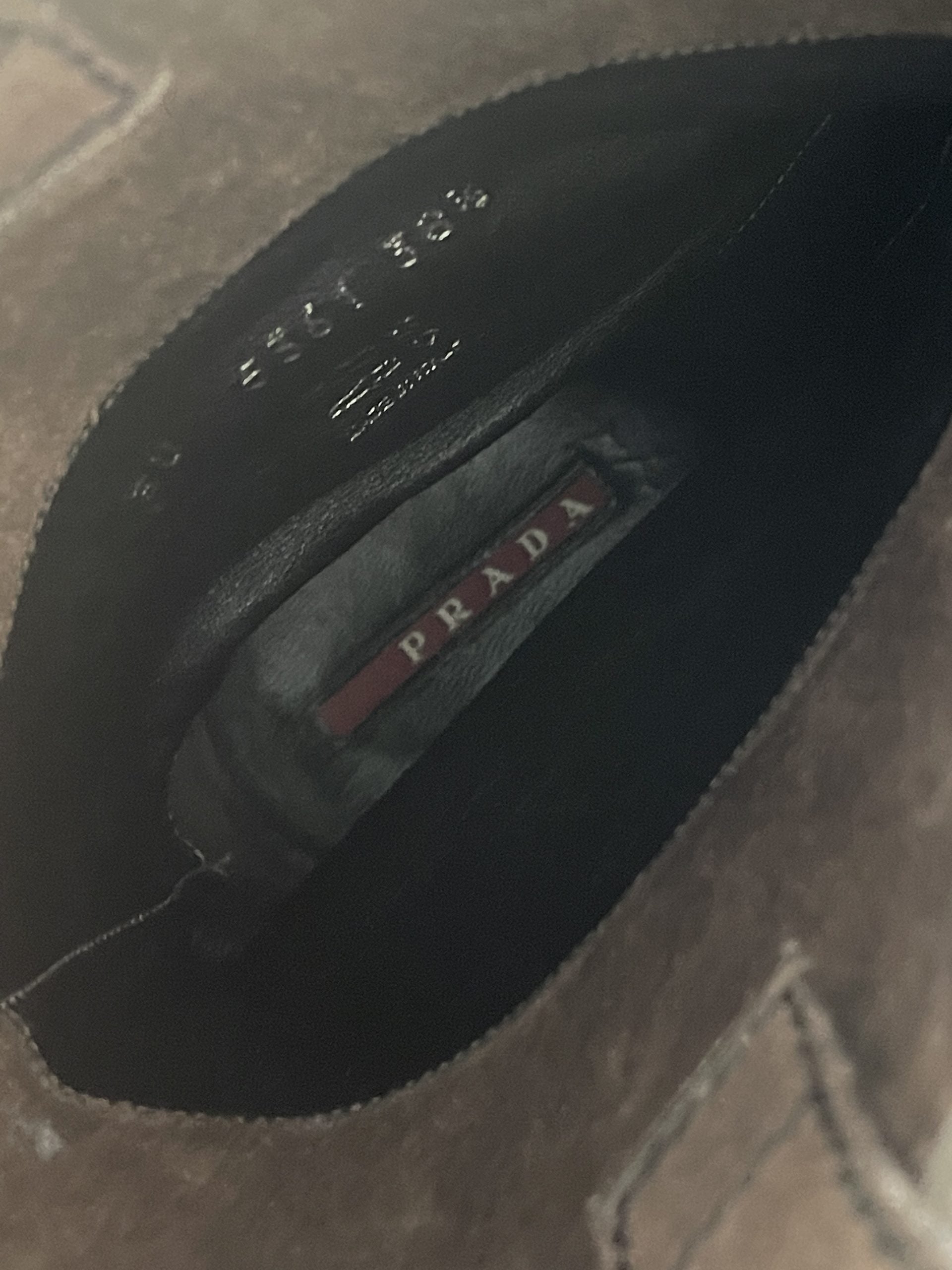 Prada støvler indeni