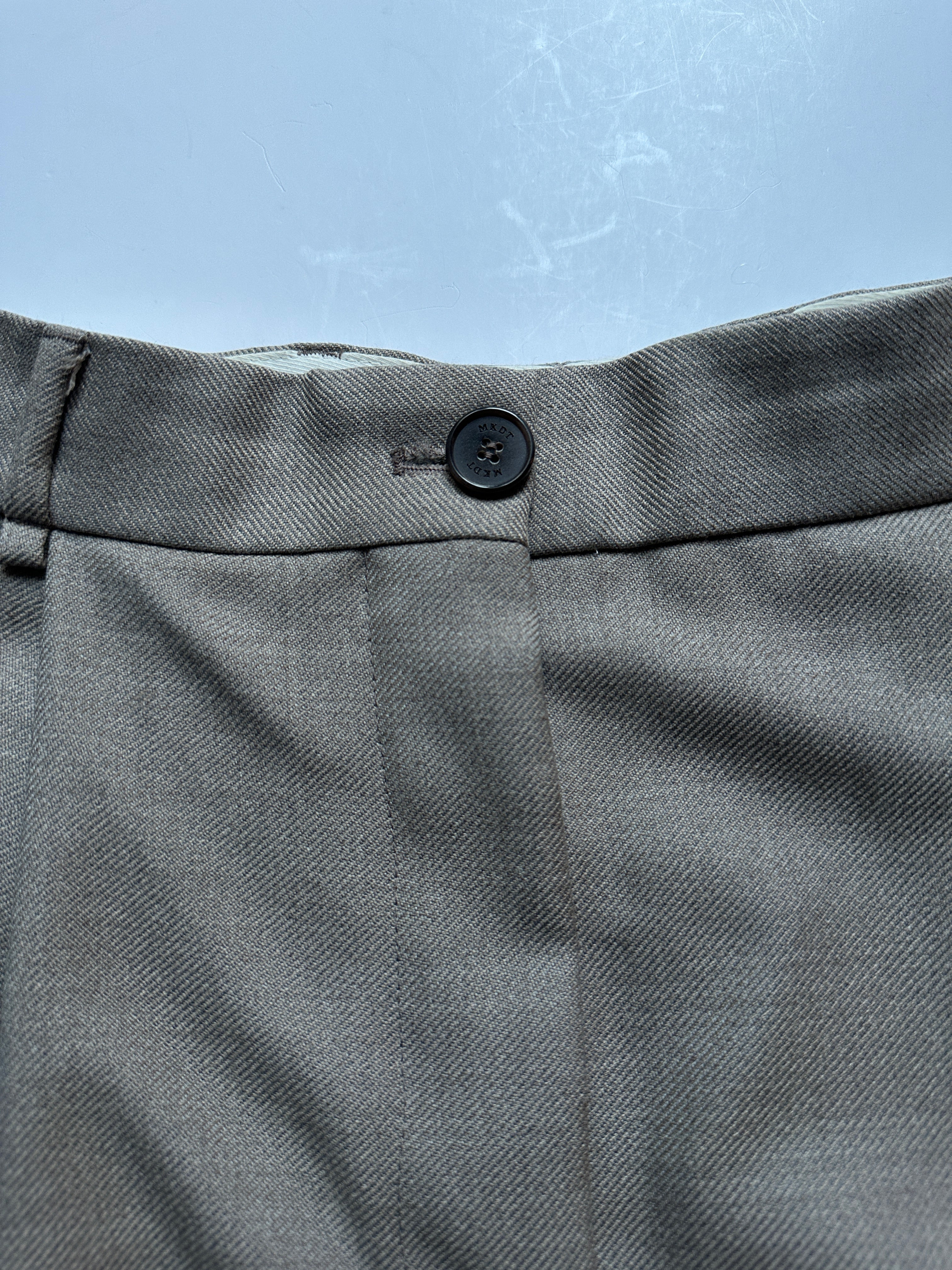 Mark Kenly Domino Tan Bukser