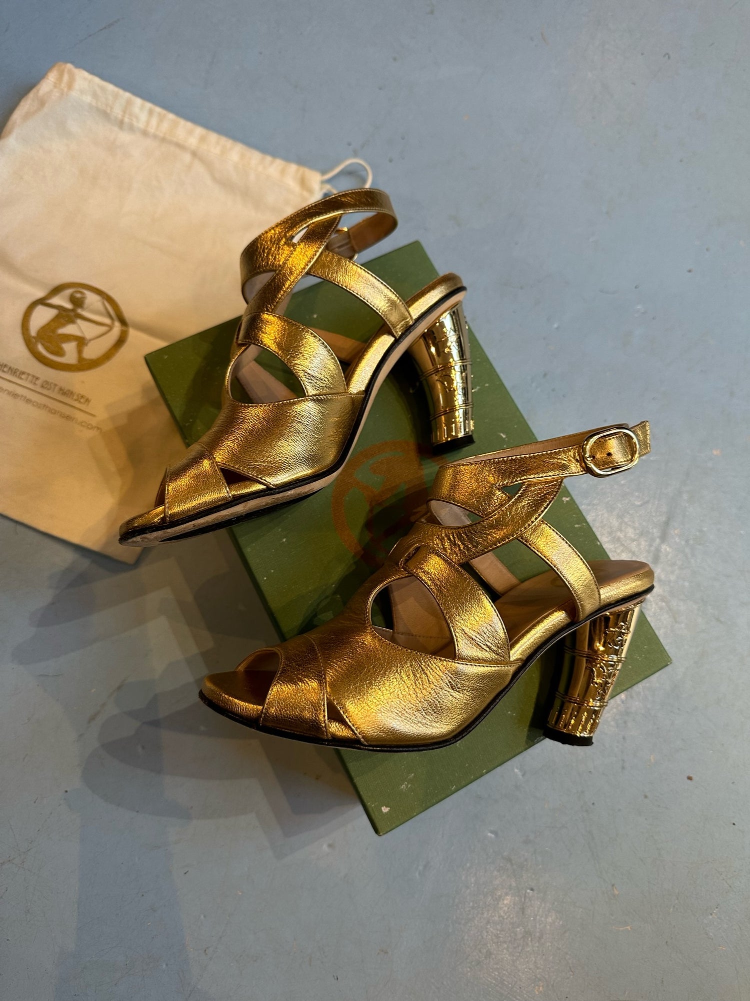 Henriette Øst Hansen Guldhorn Stilet