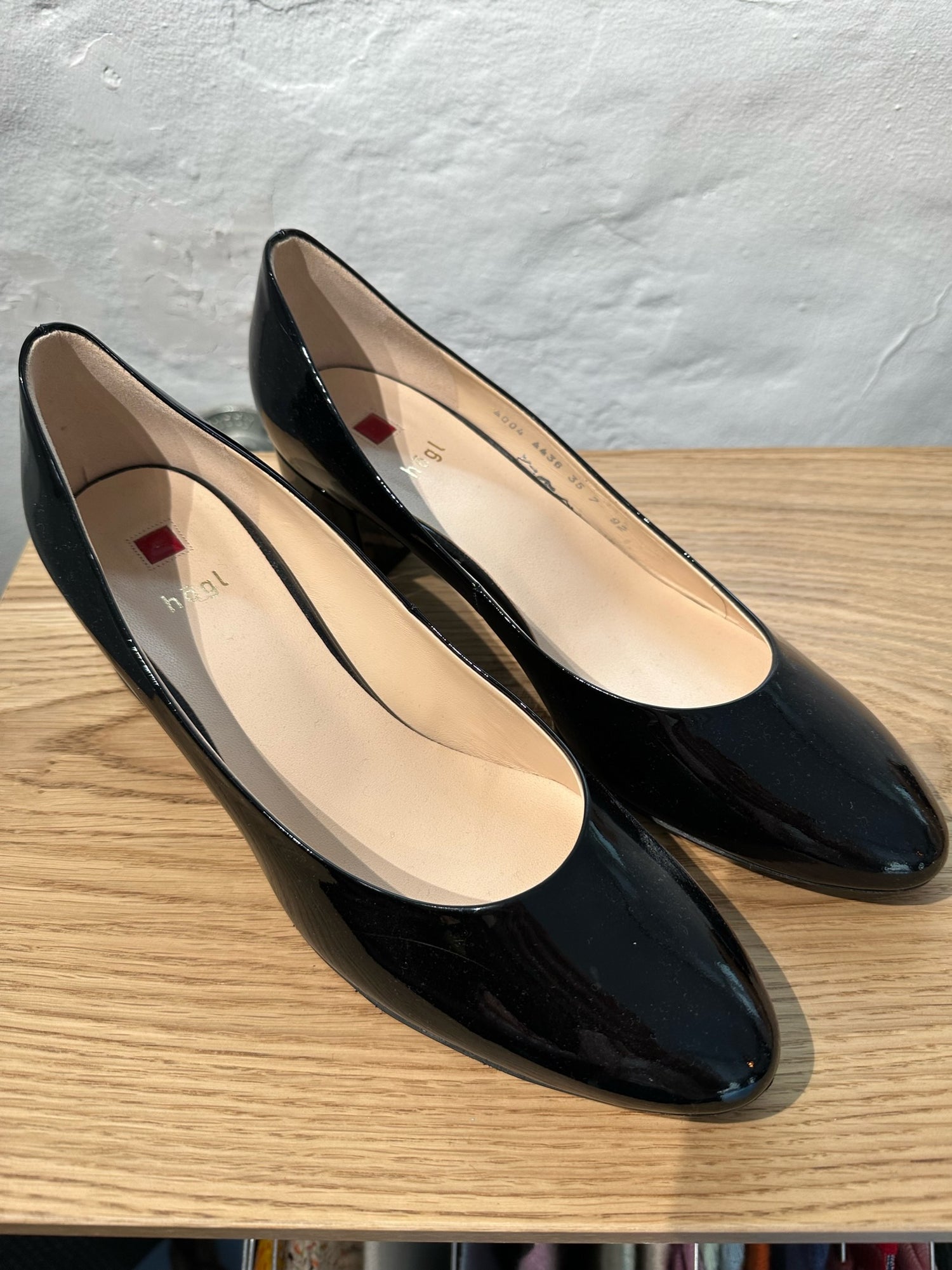 Hogl sort lak stilet oppefra