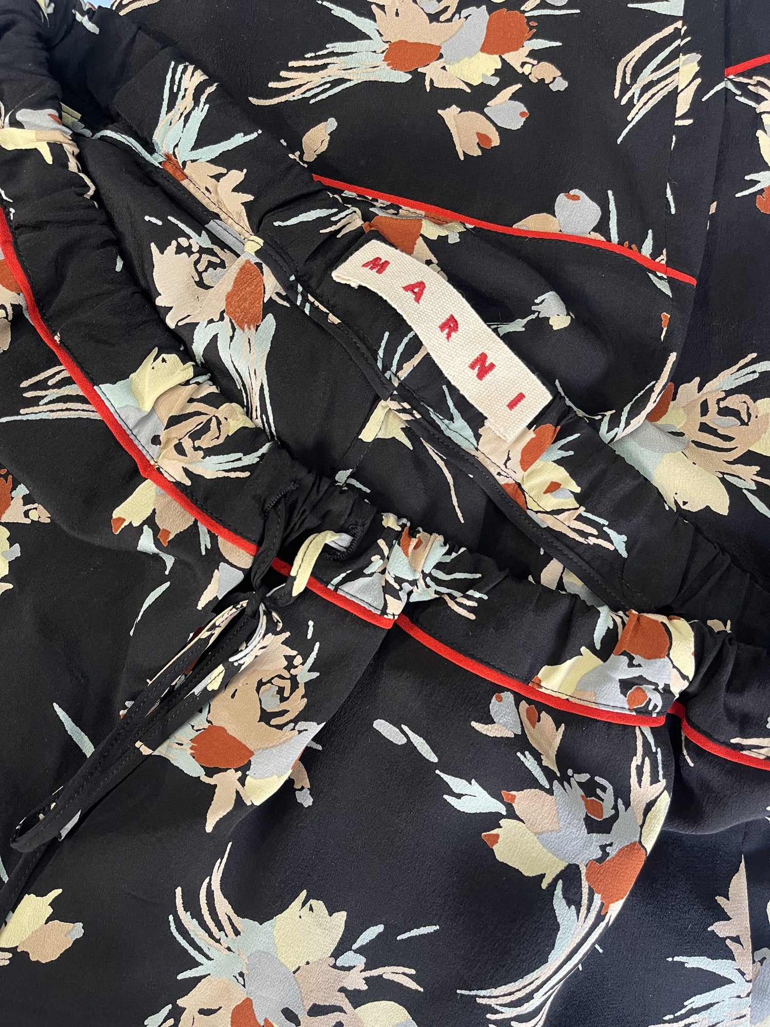 marni bukser tæt på