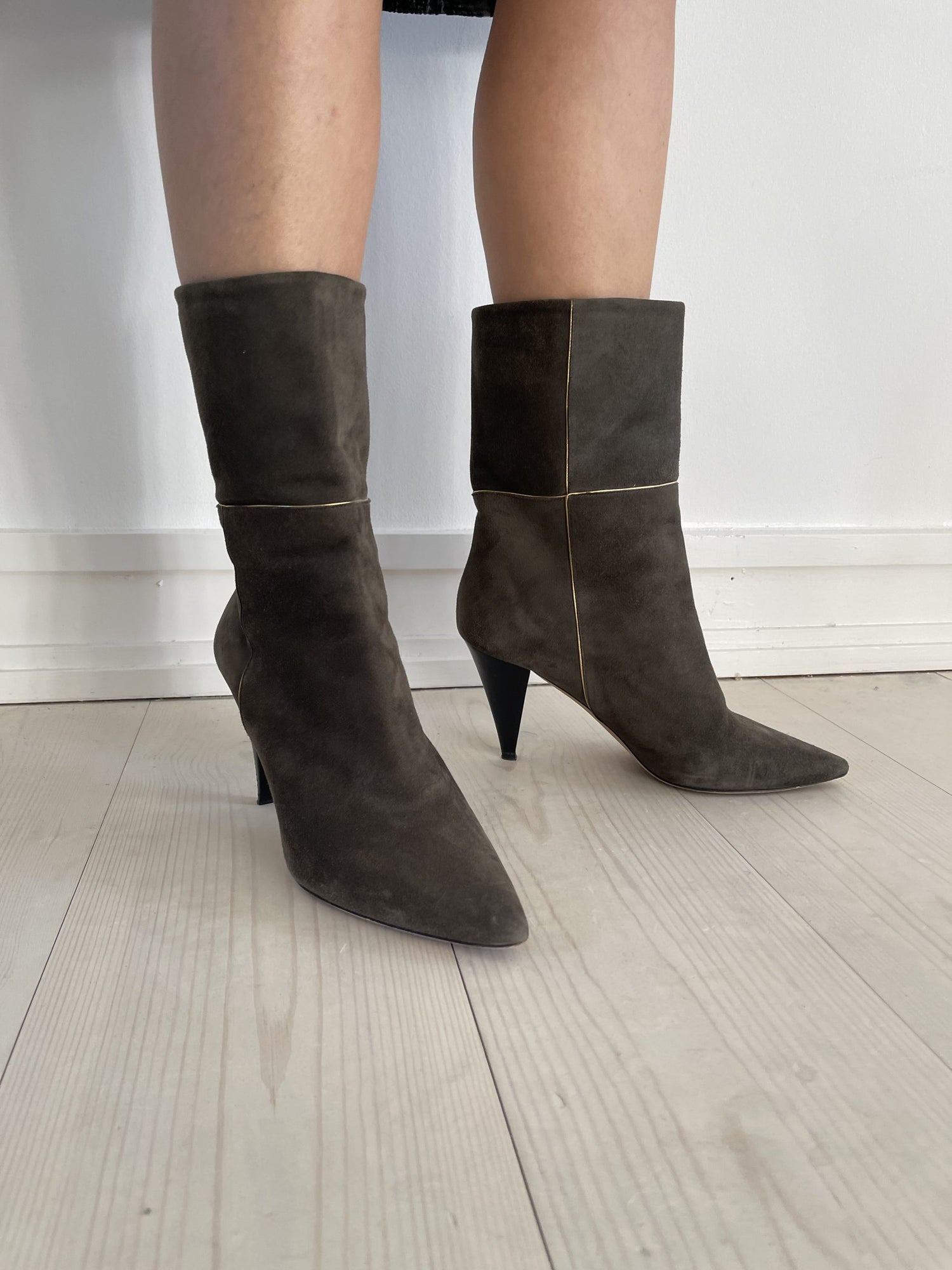 Nina Ricci mørkegrønne ruskindsstøvler side