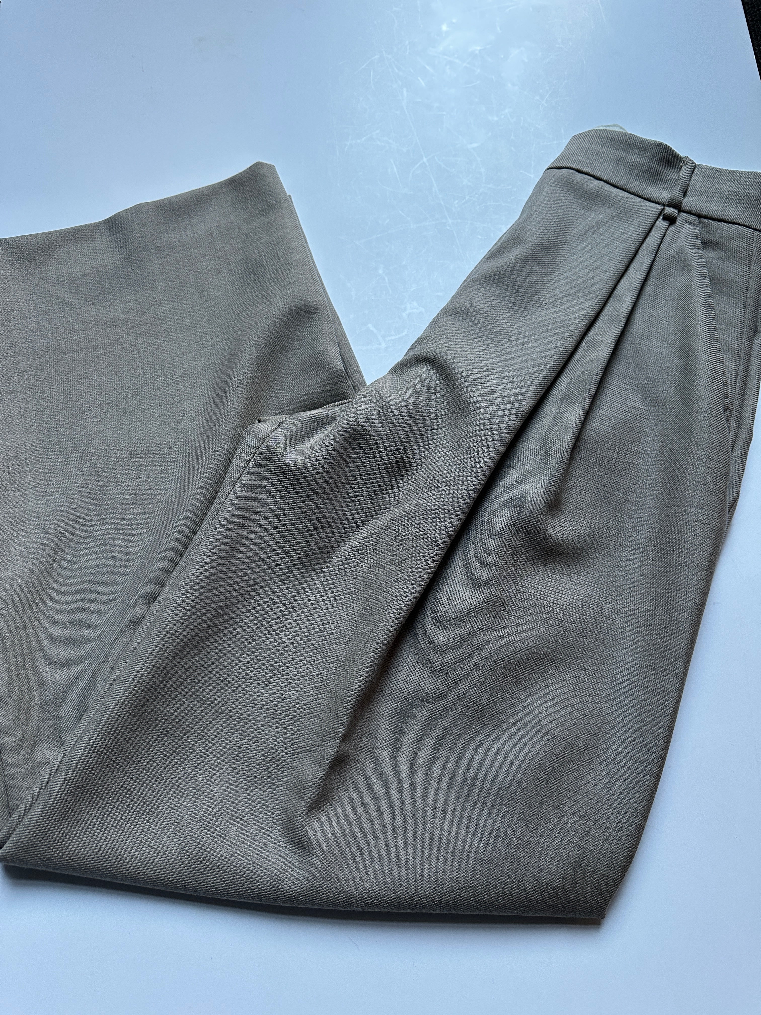 Mark Kenly Domino Tan Bukser