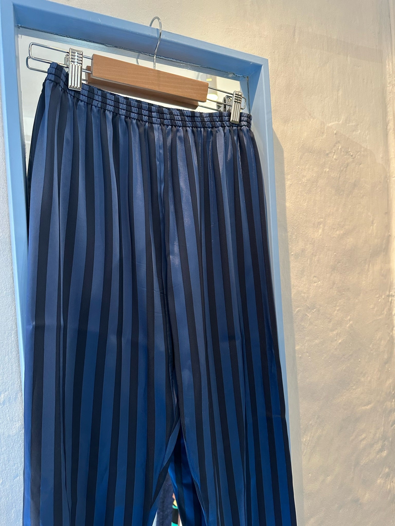 Forte Forte blå stribet bukser tæt på