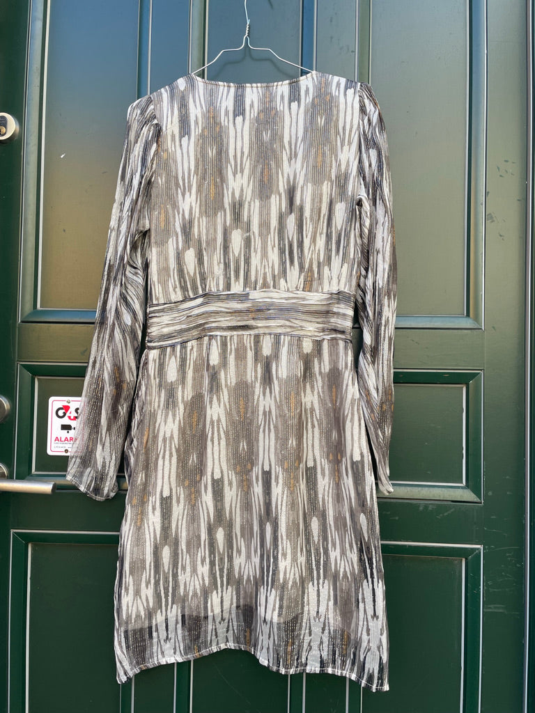 Sofie schnoor kjole grå, hvid, sølv, glimmer bagfra